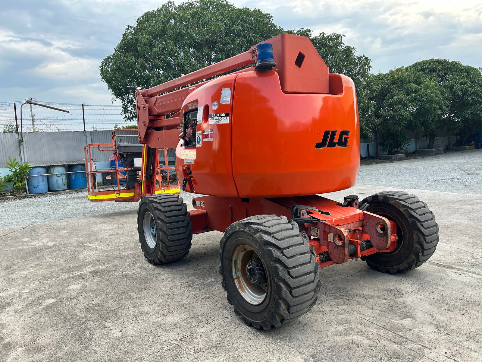 ขายรถกระเช้าบูม JLG รุ่น 450AJ ความสูง 13.7 เมตร รถเก่านอก ติดต่อ Line jiraroj2909