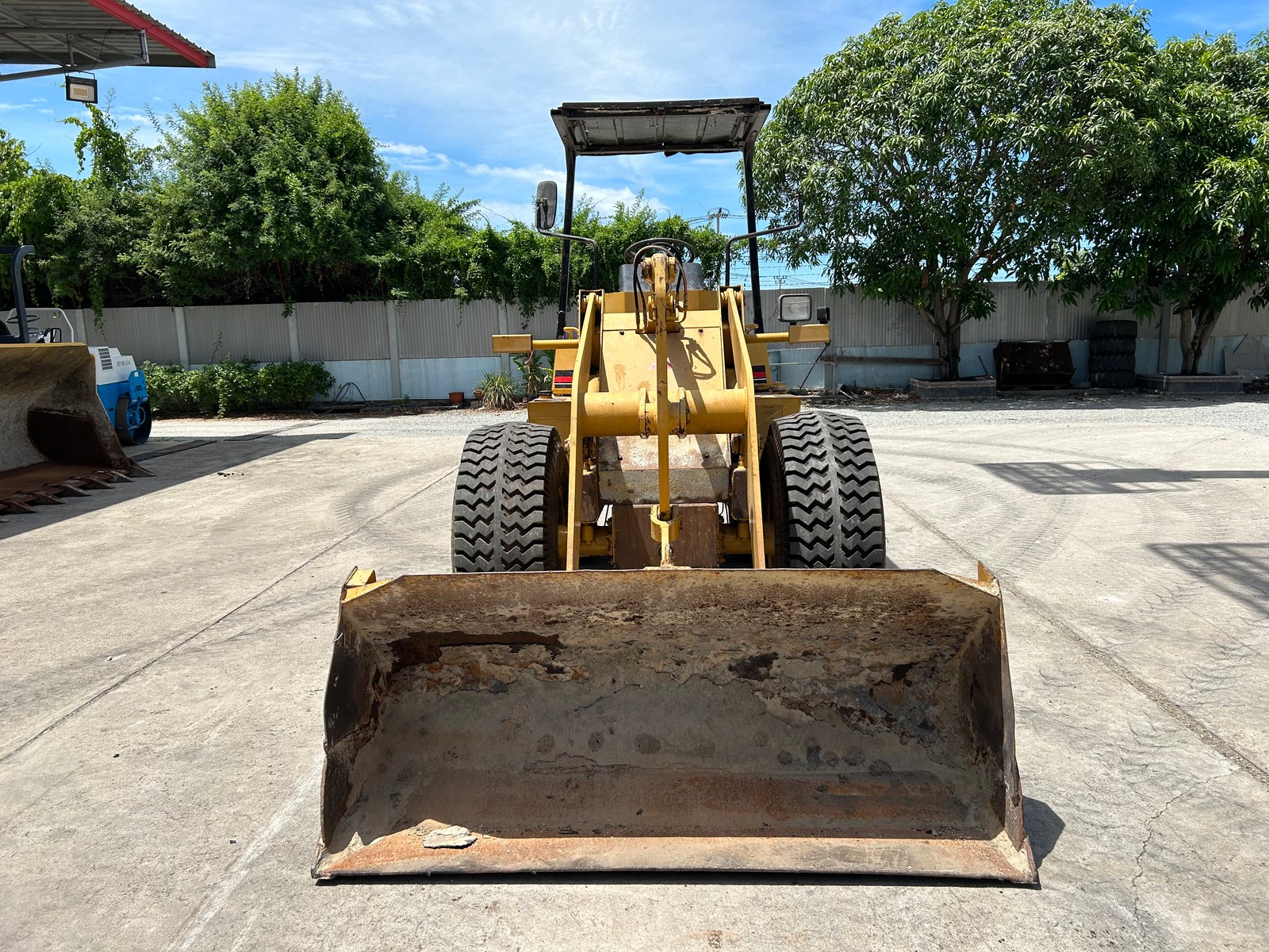 รถตักล้อยาง MITSUBISHI WS300A บุ้งกี๋ 0.5 คิว ยกสูง 3 เมตร รถเก่านอกนำเข้า ติดต่อ Line jiraroj2909