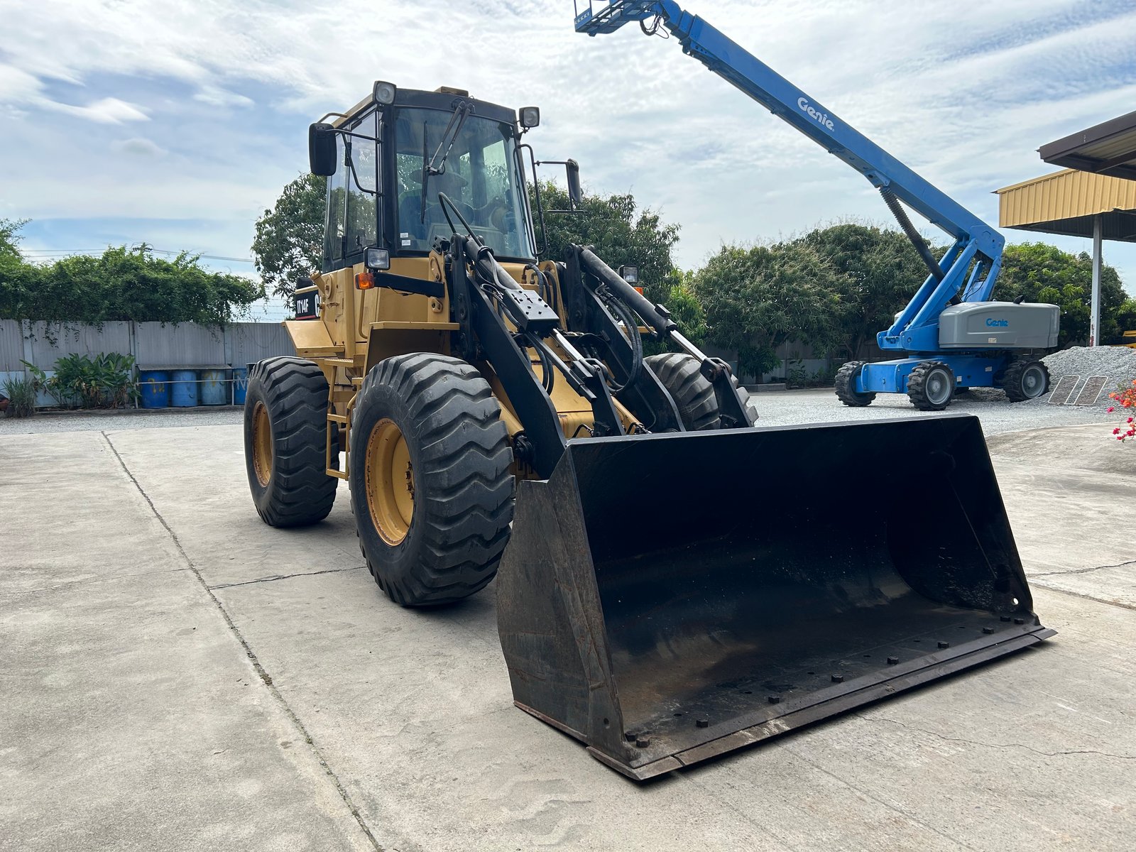 รถตักล้อยาง CAT IT14F บุ้งกี๋ 1.4 คิว ยกสูง 3.6 ม. คอนโทรลเดี่ยว รถเก่านอกนำเข้า ติดต่อ Line jiraroj