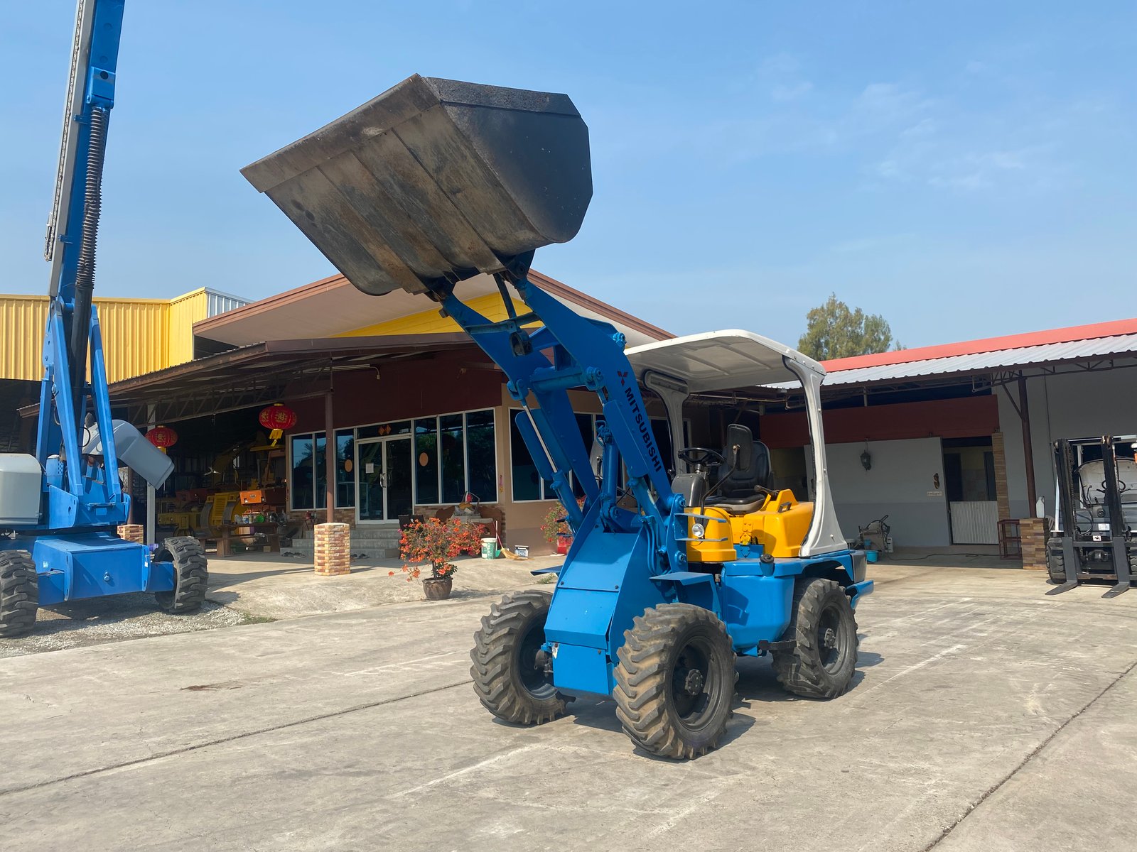 รถตักล้อยาง MITSUBISHI WS210 เทียบเท่า WA30 บุ้งกี๋ 0.7 คิว รถเก่านอกนำเข้า ติดต่อ Line jiraroj2909