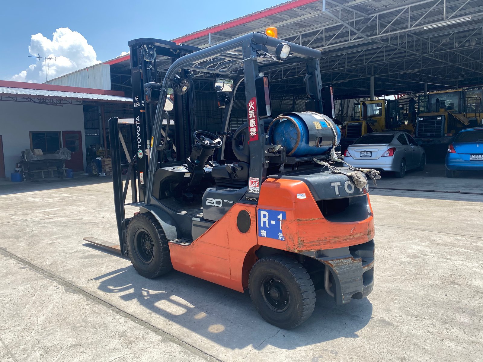 รถฟอร์คลิฟท์ TOYOTA 02-8FG20 ยก 2ตัน ยกสูง 5.5เมตร ใช้แก๊ส LPG ติดต่อ Line jiraroj2909