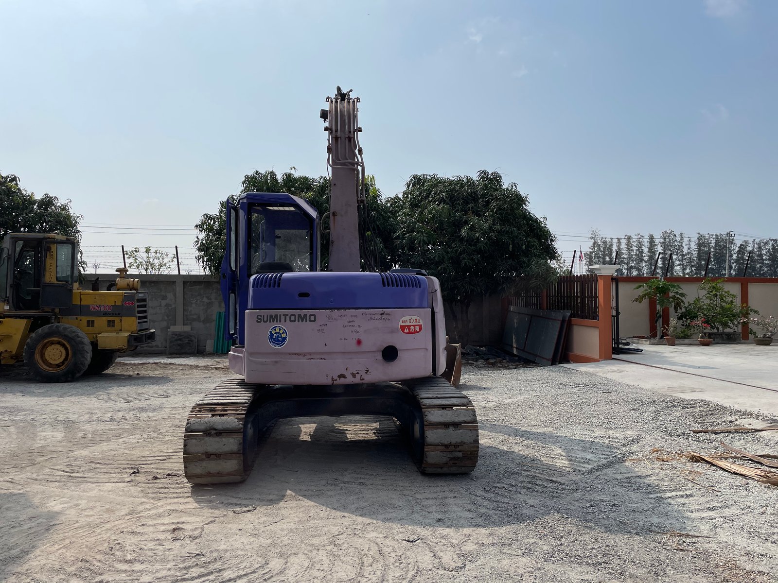 รถแบคโฮ SUMITOMO SH75U-2  ขนาด 7.5ตัน  มีหัวกระแทกและบุ้งกี๋ รถเก่านอกนำเข้า  ติดต่อ  Line jiraroj2909