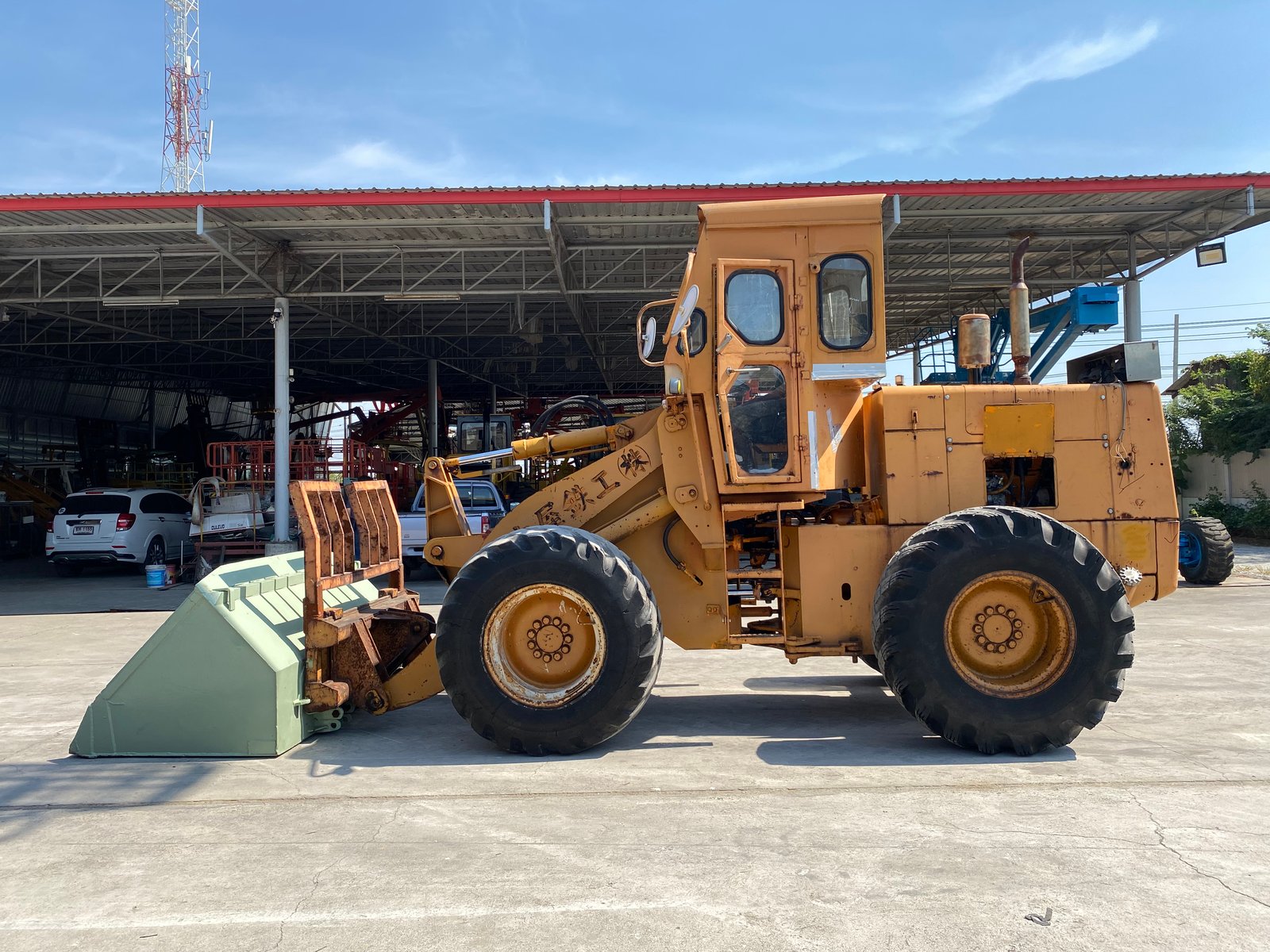 รถตักล้อยาง KOMATSU 510 กรองคู่ บุ้งกี๋ 1คิว รถเก่านอกนำเข้า ติดต่อ Line jiraroj2909