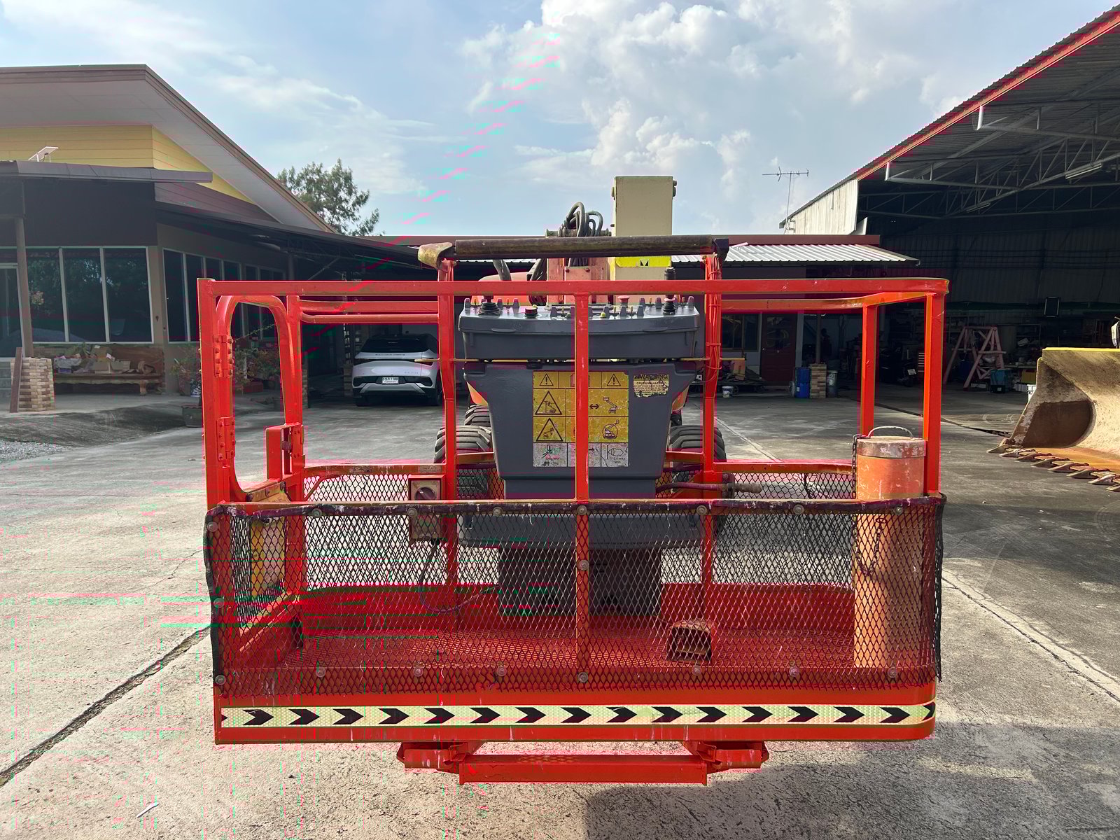 ขายรถกระเช้าบูม JLG 450AJ ความสูง 13.7 เมตร รถเก่านอก ติดต่อ Line jiraroj2909