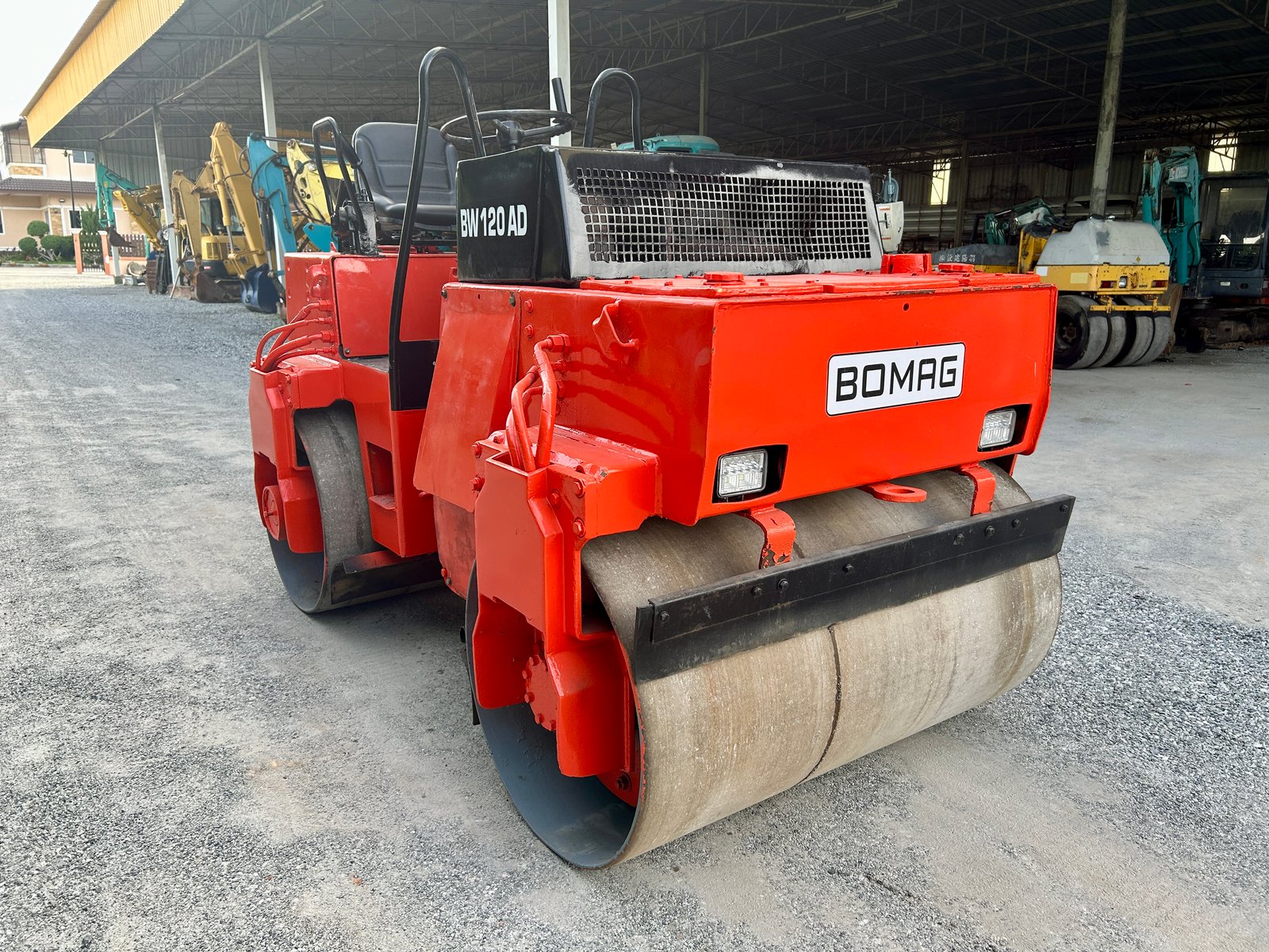 รถบดสั่นสะเทือน BOMAG BW120AD ขนาด 3 ตัน รถเก่านอกนำเข้า ติดต่อ Line jiraroj2909