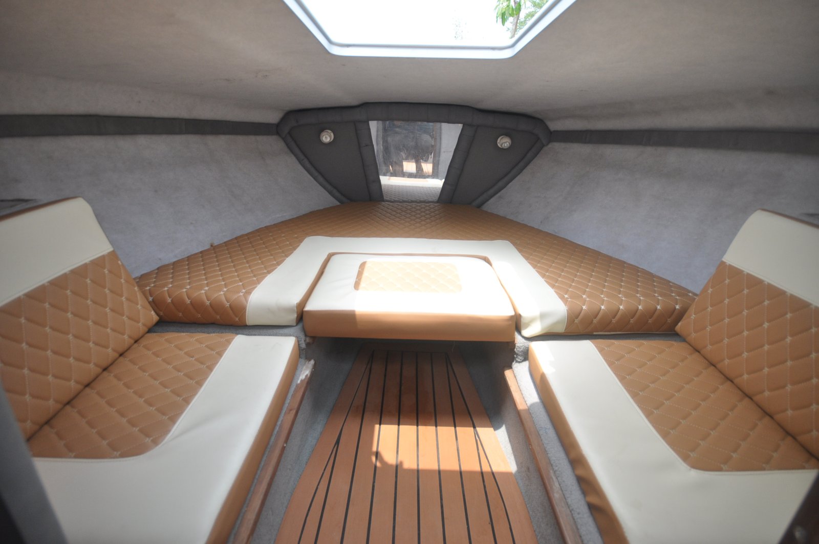 ขาย บอดี้ เรือ( HULL ONLY) classic luxury CHRIS CRAFT 23 ฟุต เรือ เกรดสูงของ อเมริกา ขาย บอดี้ เรือ( HULL ONLY) classic luxury CHRIS CRAFT 23 ฟุต เรือ เกรดสูงของ อเมริกา