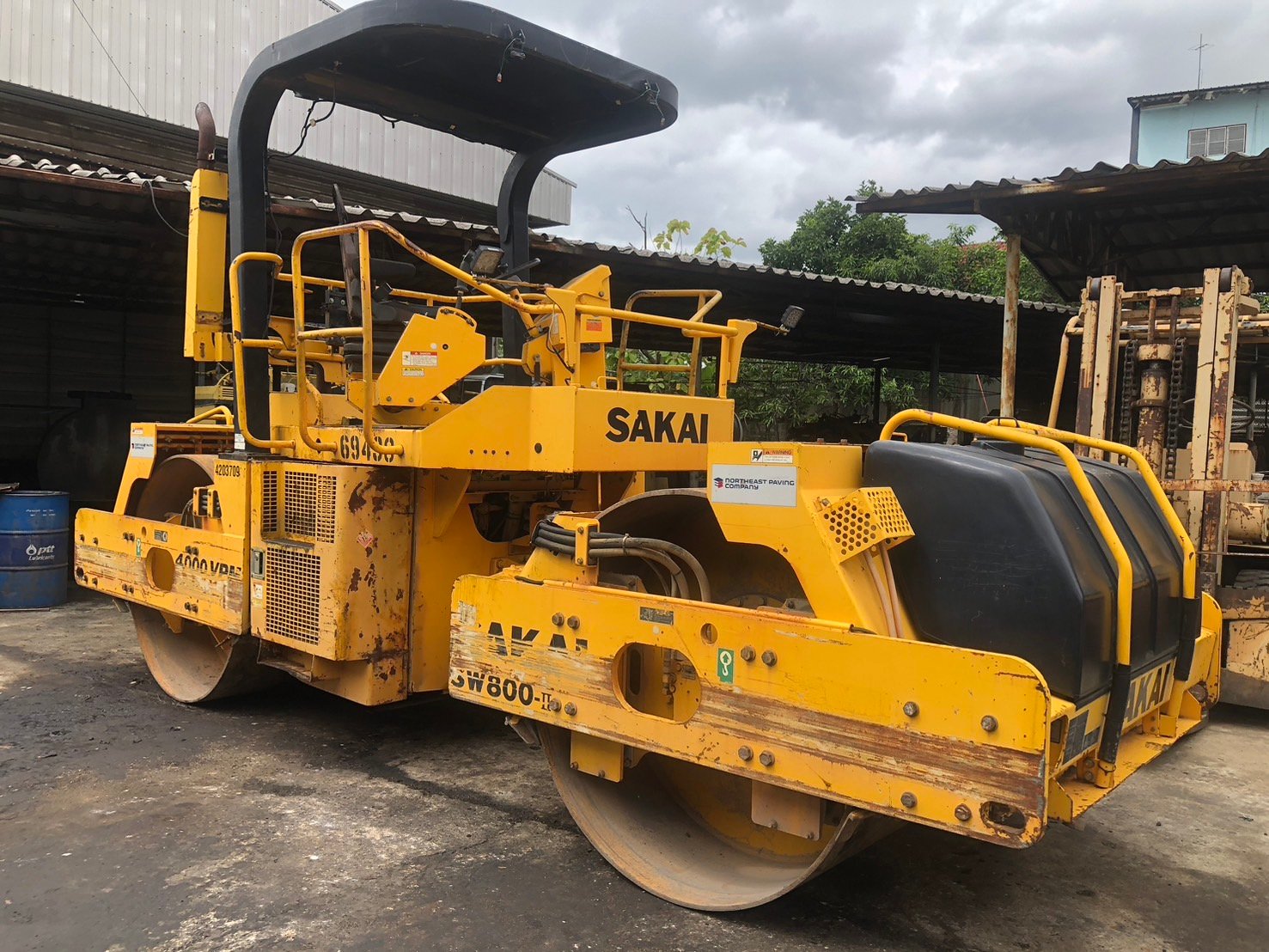 รถบดสั่นสะเทือน 10 ตัน SAKAI-SW800 ปี 2010 เครื่องด้อยซ์ 4 สูบ รถบดสั่นสะเทือน 10 ตัน SAKAI-SW800 ปี 2010 เครื่องด้อยซ์ 4 สูบ