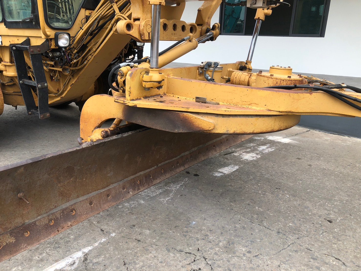 รถเกรด Cat140H-2ZK-XXX85 ซีเรียลสูง