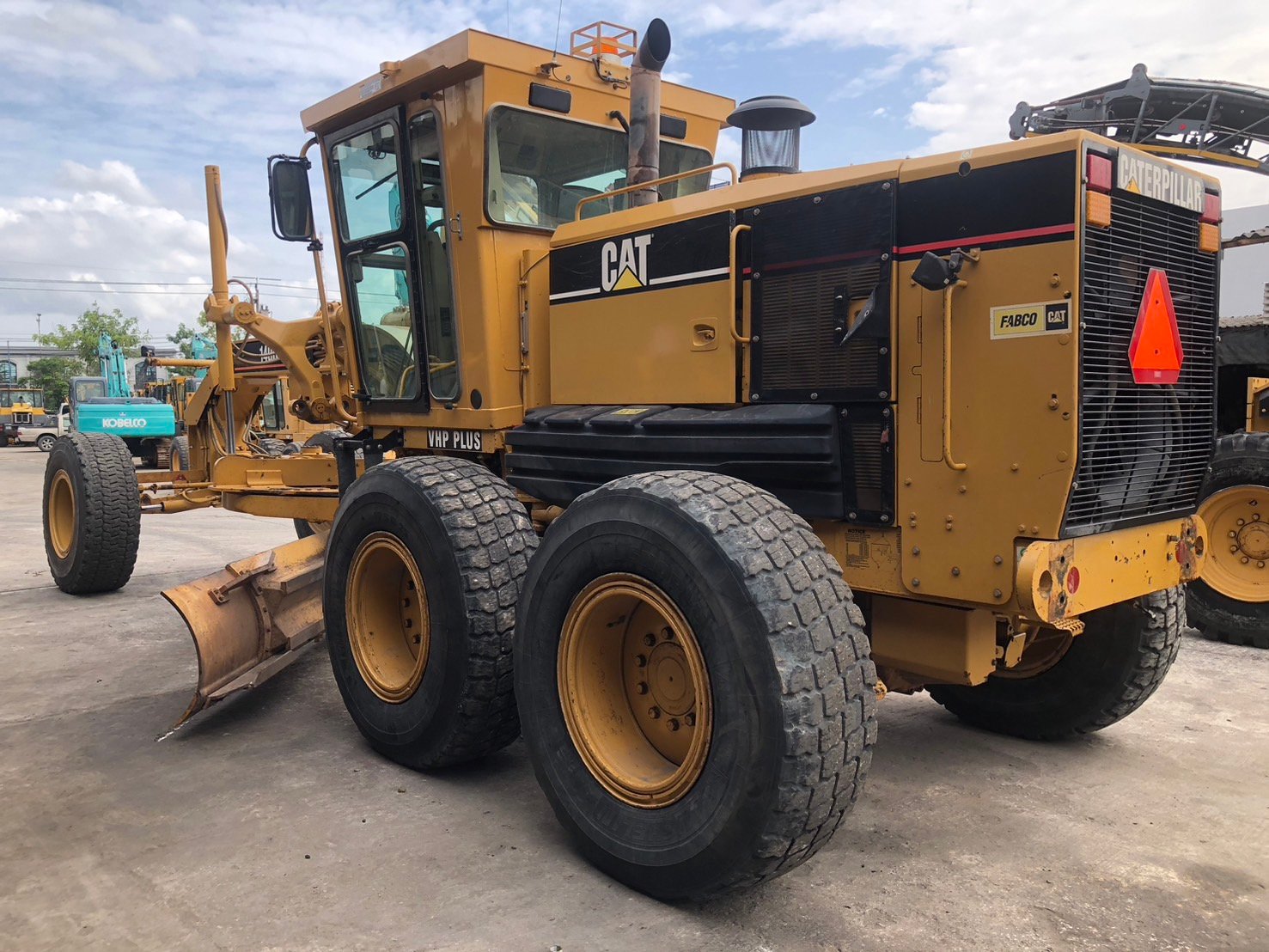 รถเกรด Cat140-APM-01XXX ใหม่แล้วใหม่อีก รถเกรด Cat140-APM-01XXX ใหม่แล้วใหม่อีก