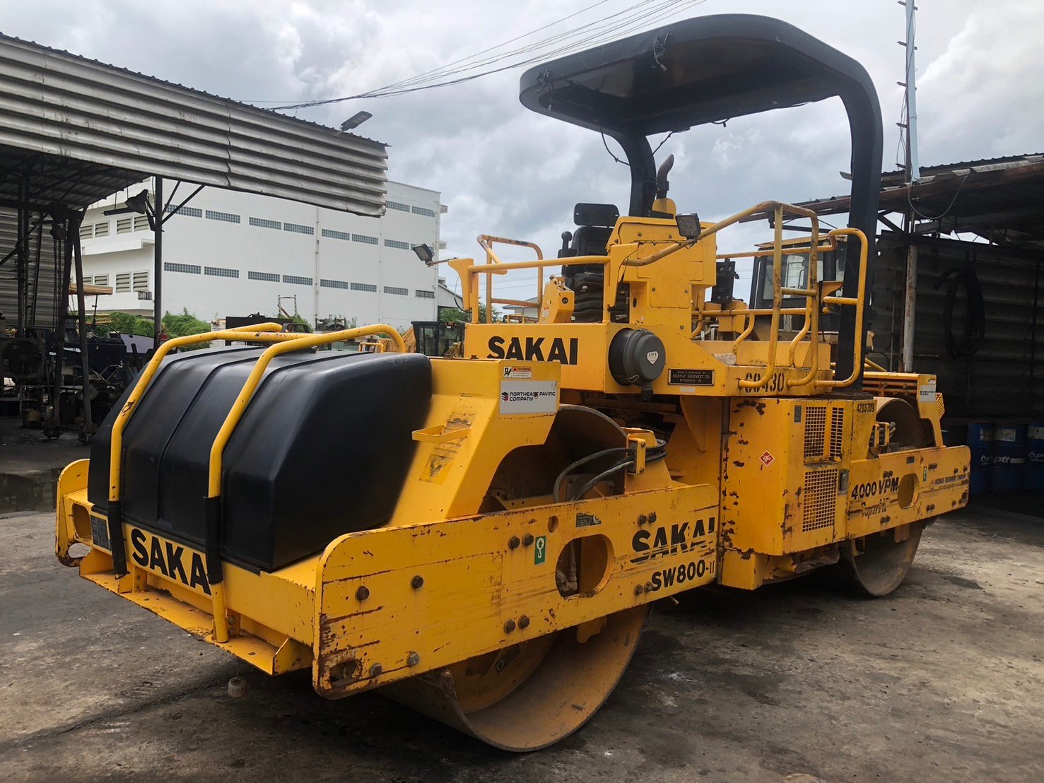 รถบดสั่นสะเทือน 10 ตัน SAKAI-SW800 ปี 2010 เครื่องด้อยซ์ 4 สูบ