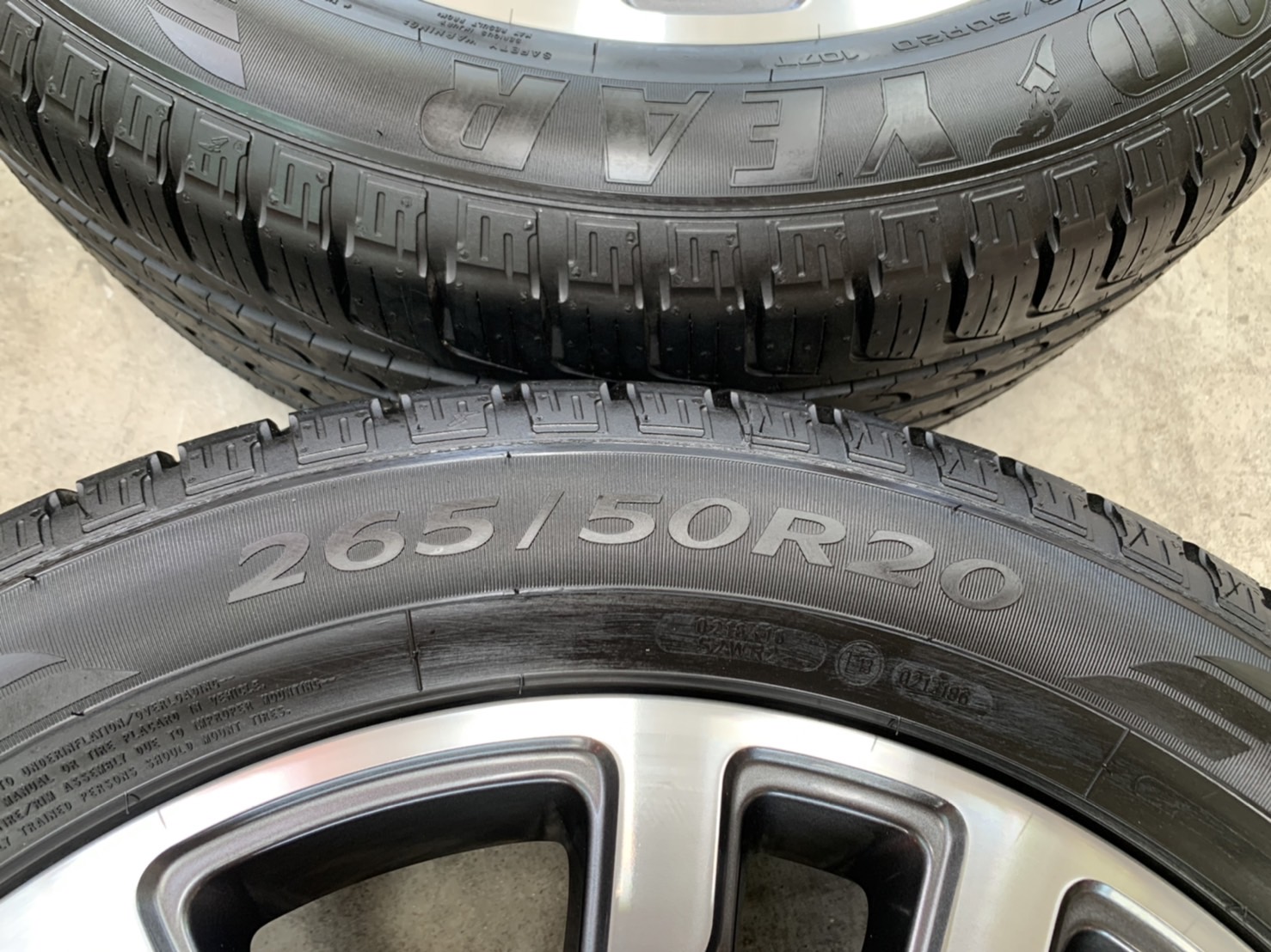 ล้อแม็กป้ายแดง Ford Everest รุ่นใหม่ ขอบ 20 พร้อมยางป้ายแดง 265-50-20 GoodYear ปี 22 สวยกริ๊บ ล้อแม็กป้ายแดง Ford Everest รุ่นใหม่ ขอบ 20 พร้อมยางป้ายแดง 265-50-20 GoodYear ปี 22 สวยกริ๊บ