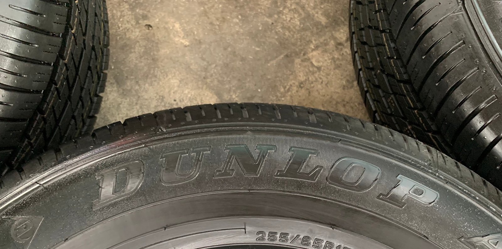 ยางใหม่ป้ายแดง 255-65-17 Dunlop ปี 22 ใหม่กริ๊บๆ เหมาะสำหรับ รถกระบะตัวสูง และ SUV ทุกรุ่น ยางใหม่ป้ายแดง 255-65-17 Dunlop ปี 22 ใหม่กริ๊บๆ เหมาะสำหรับ รถกระบะตัวสูง และ SUV ทุกรุ่น