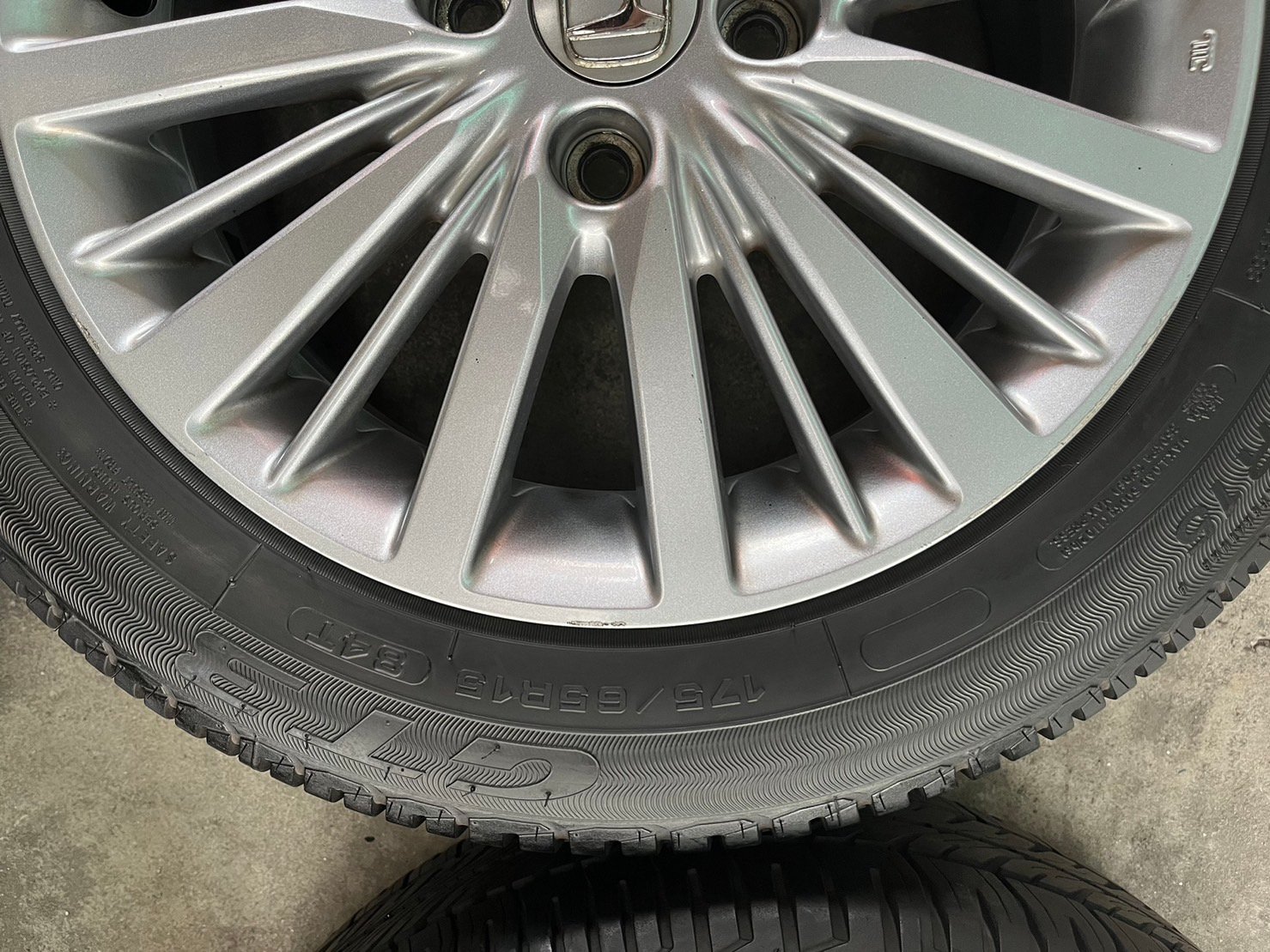 ล้อแม็ก Honda City ขอบ 15 พร้อมยาง 175-65-15 GoodYear ปลายปี 20 ล้อแม็ก Honda City ขอบ 15 พร้อมยาง 175-65-15 GoodYear ปลายปี 20