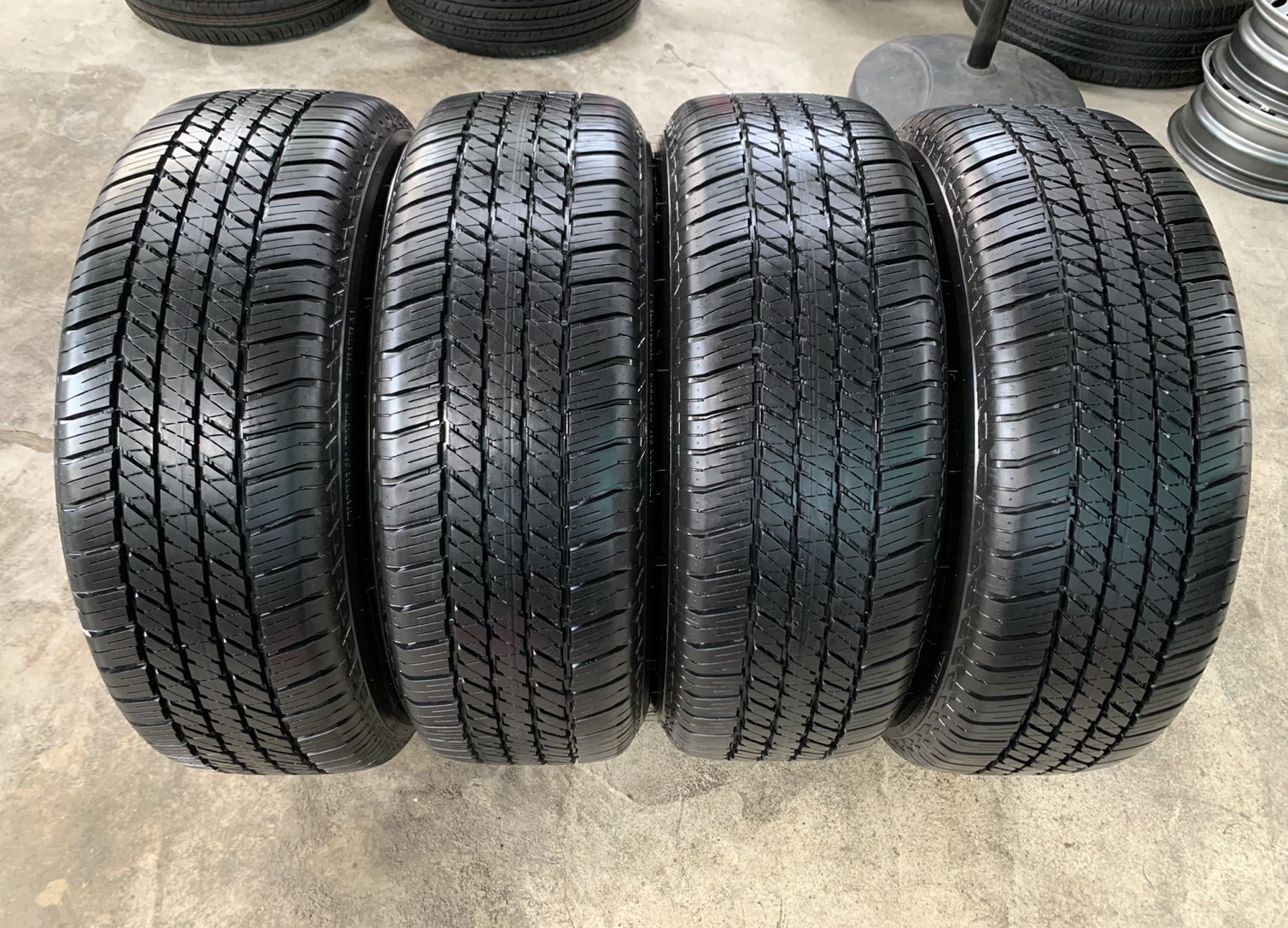 ล้อแม็กป้ายแดง Toyota Revo รุ่นใหม่ล่าสุด ขอบ 18 พร้อมยางป้ายแดง 265-60-18 Bridgestone ปี 22 สวยกริ๊บ ล้อแม็กป้ายแดง Toyota Revo รุ่นใหม่ล่าสุด ขอบ 18 พร้อมยางป้ายแดง 265-60-18 Bridgestone ปี 22 สวยกริ๊บ