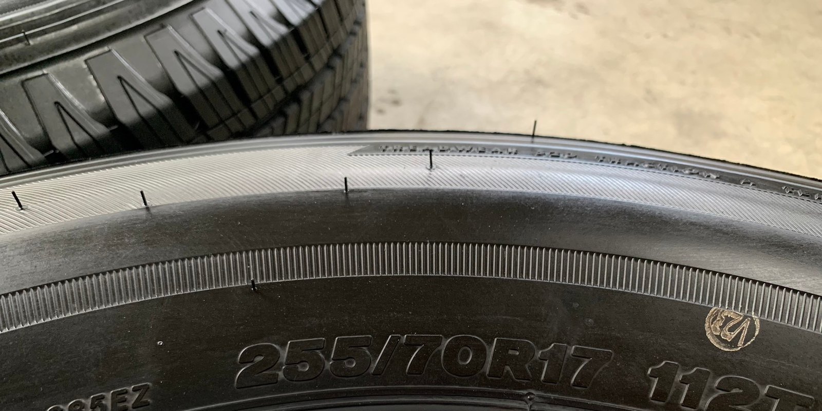 ยางใหม่ป้ายแดง 255-70-17 Bridgestone ปี 23 เหมาะสำหรับ รถกระบะตัวสูง และ SUV ทุกรุ่น ยางใหม่ป้ายแดง 255-70-17 Bridgestone ปี 23 เหมาะสำหรับ รถกระบะตัวสูง และ SUV ทุกรุ่น