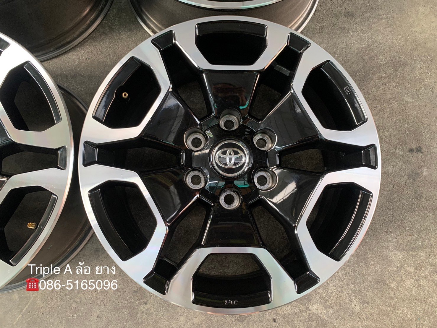 ล้อแม็ก Toyota Revo รุ่นใหม่ล่าสุด ขอบ 18 ดำหน้าเงา ใส่กับ Toyota Fortuner, Revo, Vigo 6รู139 ได้เลย ล้อแม็ก Toyota Revo รุ่นใหม่ล่าสุด ขอบ 18 ดำหน้าเงา ใส่กับ Toyota Fortuner, Revo, Vigo 6รู139 ได้เลย