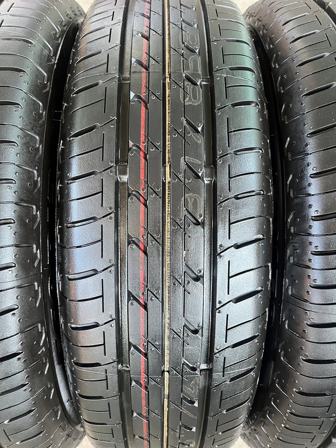 ยางป้ายแดง 165-65-14 Bridgestone ปี 25 สวยกริ๊บ ยางป้ายแดง 165-65-14 Bridgestone ปี 25 สวยกริ๊บ