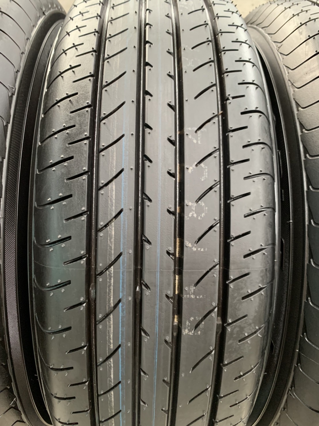 ยางป้ายแดง 215-65-16 Yokohama Made in JAPAN ปลายปี 20 ใหม่กริ๊บ