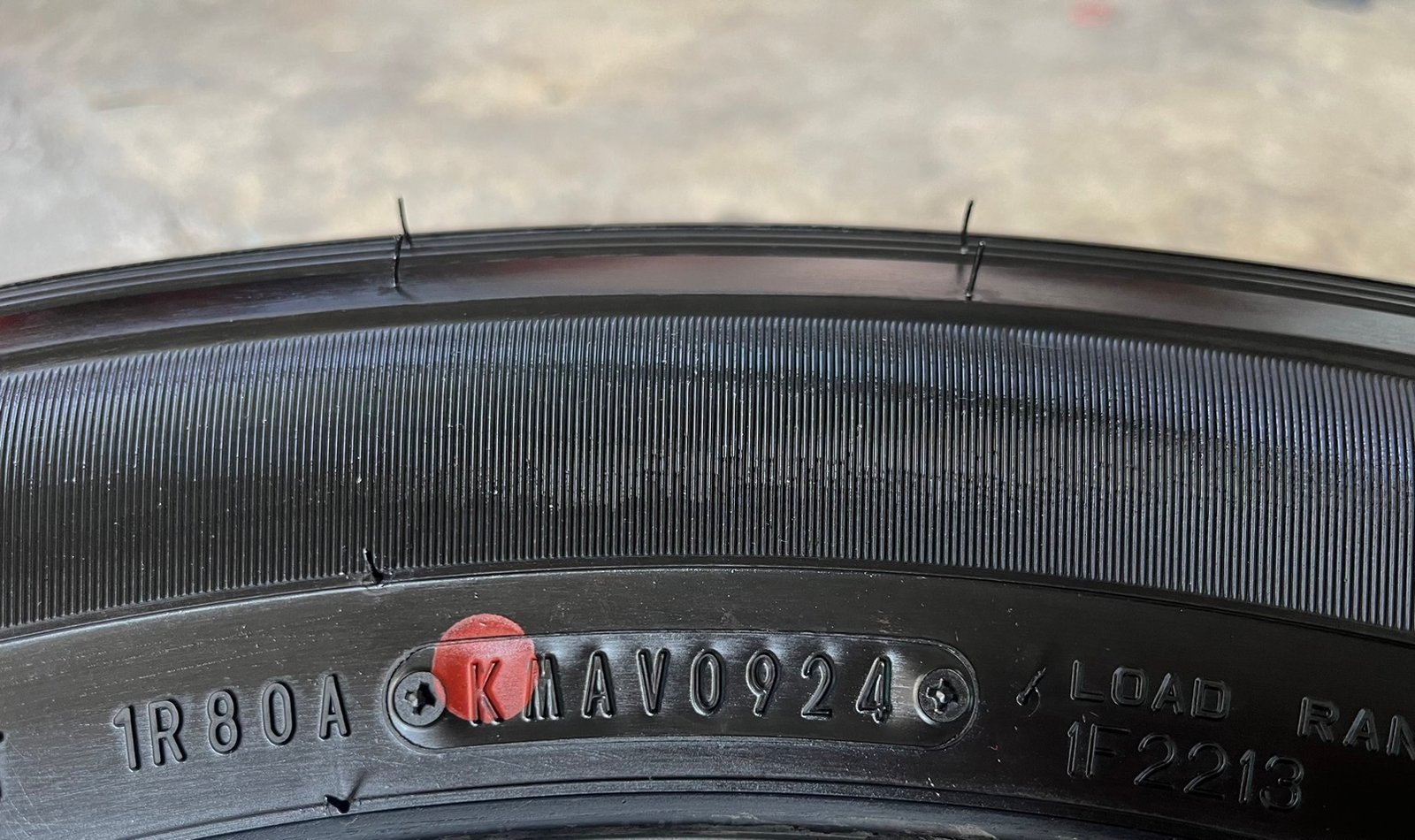 ยางใหม่ป้ายแดง 225-70-17 Dunlop ปี 24 ใหม่กริ๊บ ถอดจากโชว์รูม ยางใหม่ป้ายแดง 225-70-17 Dunlop ปี 24 ใหม่กริ๊บ ถอดจากโชว์รูม