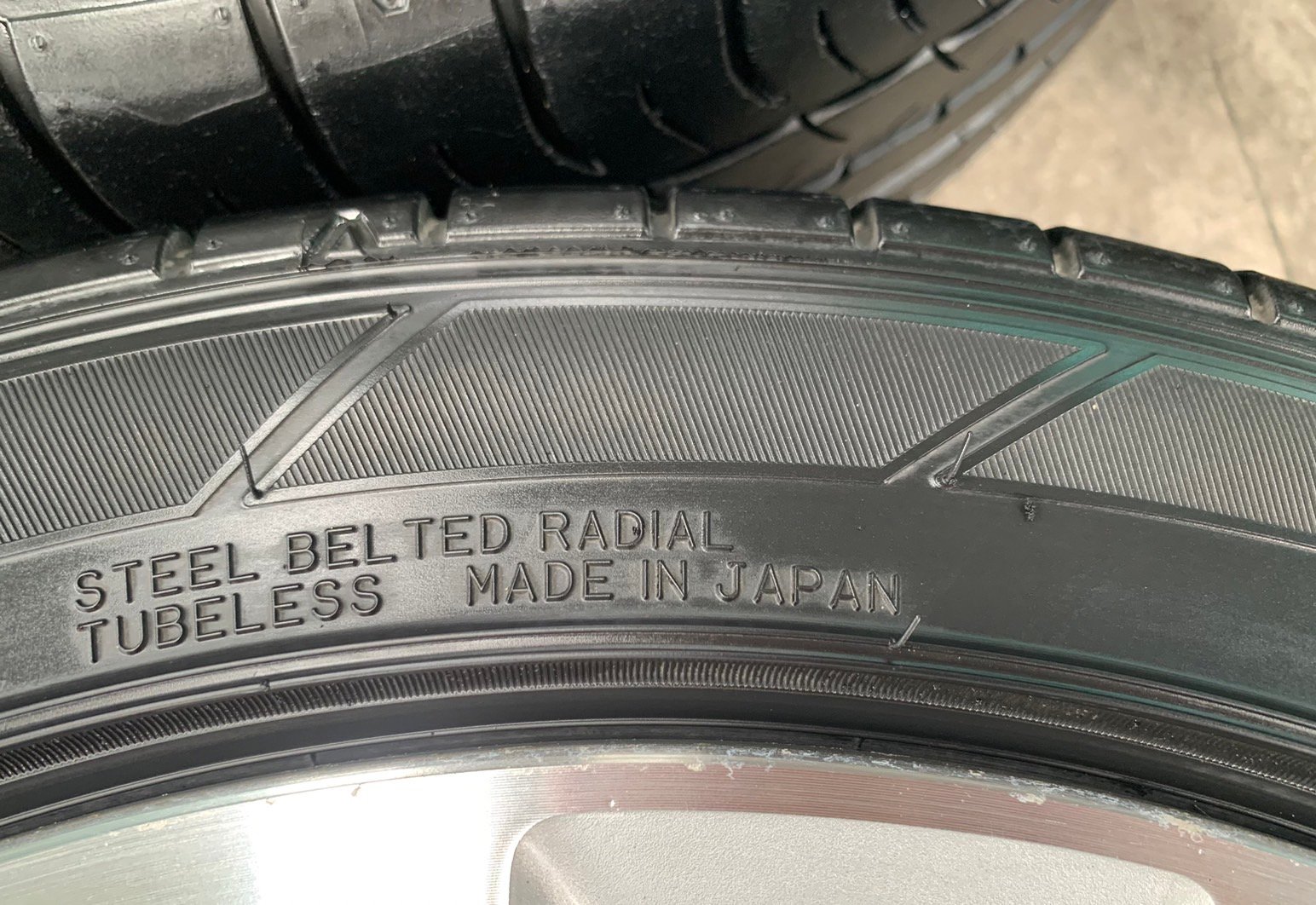 ล้อแม็ก Honda Accord G9 ขอบ 18 บอร์นหน้าเงา พร้อมยาง 235-45-18 Dunlop ปี 19 ล้อแม็ก Honda Accord G9 ขอบ 18 บอร์นหน้าเงา พร้อมยาง 235-45-18 Dunlop ปี 19
