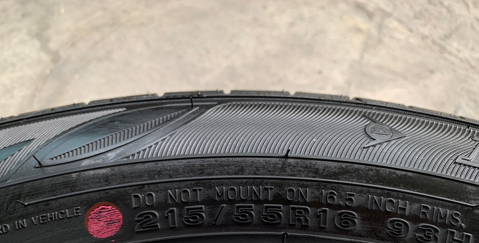 ยางใหม่ป้ายแดง 215-55-16 Dunlop ปี 22 ใหม่กริ๊บ ถอดจากรถใหม่ป้ายแดง ยางใหม่ป้ายแดง 215-55-16 Dunlop ปี 22 ใหม่กริ๊บ ถอดจากรถใหม่ป้ายแดง