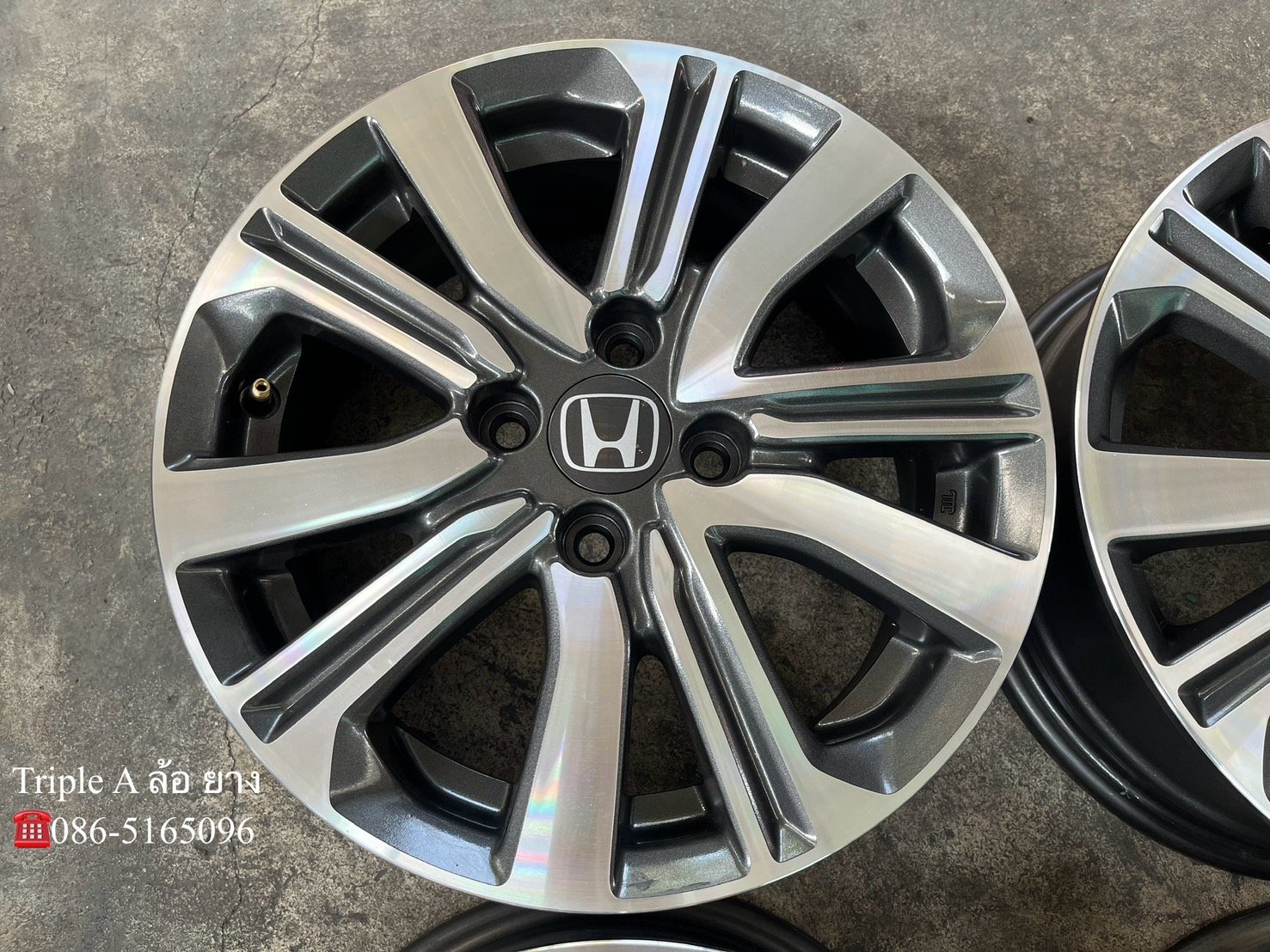 ล้อแม็ก Honda City ตัวท็อป ขอบ 15 เทาหน้าเงา สวยกริ๊บ ล้อแม็ก Honda City ตัวท็อป ขอบ 15 เทาหน้าเงา สวยกริ๊บ
