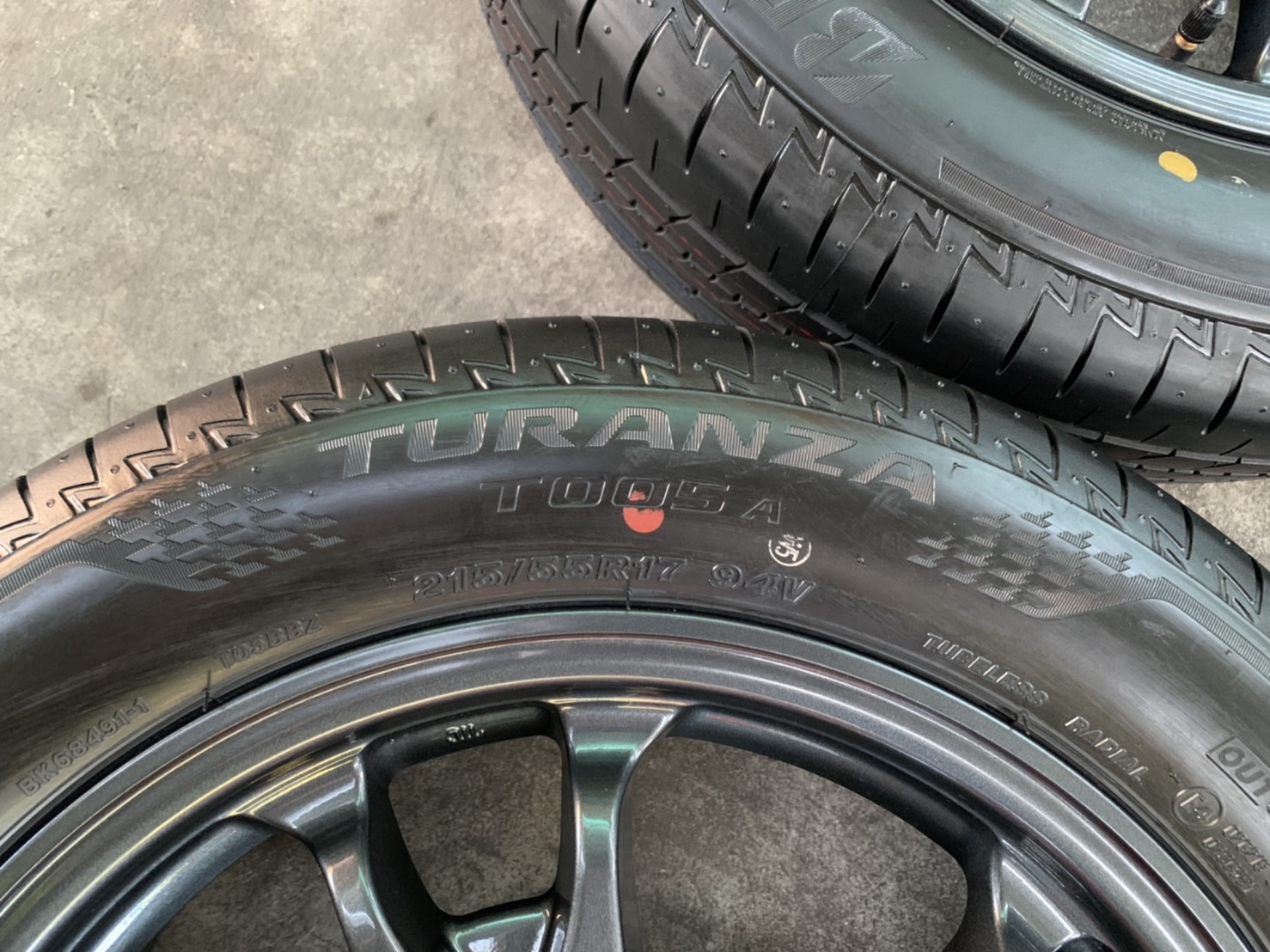 ล้อแม็กป้ายแดง Toyota Revo Z Edition รุ่นพิเศษ 60 ปี ขอบ 17 พร้อมยางป้ายแดง 215-55-17 Bridgestone ปี 22 ล้อแม็กป้ายแดง Toyota Revo Z Edition รุ่นพิเศษ 60 ปี ขอบ 17 พร้อมยางป้ายแดง 215-55-17 Bridgestone ปี 22