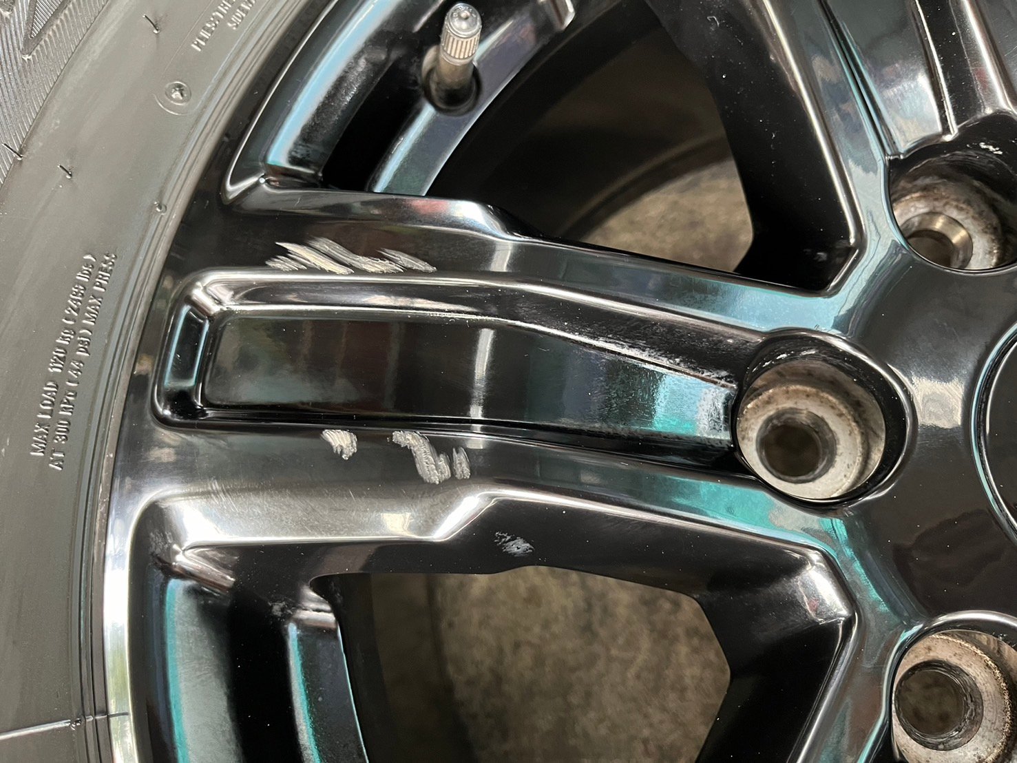 ล้อแม็ก Ford Ranger XLT ขอบ 17 สีดำ พร้อมยาง 265-65-17 Bridgestone ปลายปี 20