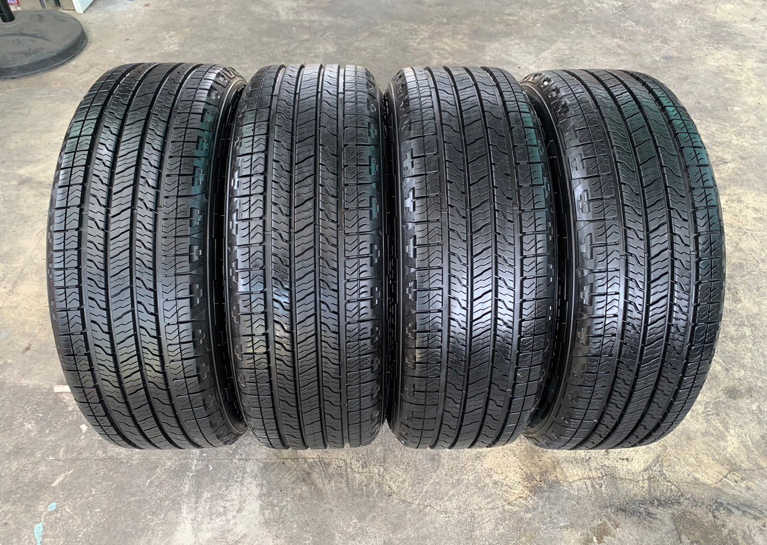 ล้อแม็กป้ายแดง Ford Everest Next-Gen ขอบ 20 เทาหน้าเงา พร้อมยางป้ายแดง 255-55-20 GoodYear ปี 23 ล้อแม็กป้ายแดง Ford Everest Next-Gen ขอบ 20 เทาหน้าเงา พร้อมยางป้ายแดง 255-55-20 GoodYear ปี 23