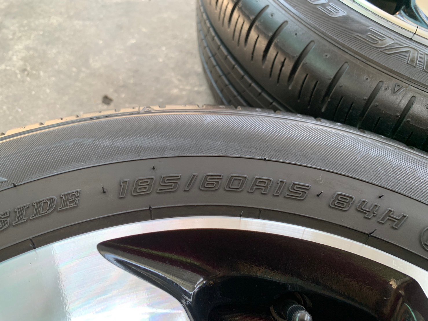 ล้อแม็ก Honda Mobilio ขอบ 15 ดำหน้าเงา พร้อมยาง 185-60-15 Dunlop ปี 20 ล้อแม็ก Honda Mobilio ขอบ 15 ดำหน้าเงา พร้อมยาง 185-60-15 Dunlop ปี 20