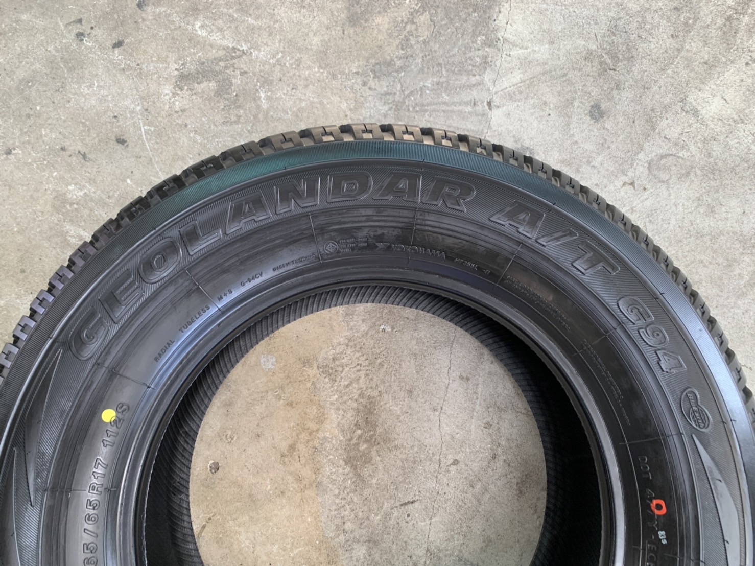 ยางใหม่ 265-65-17 Yokohama ปี 22 ใหม่กริ๊บๆ เหมาะสำหรับ รถกระบะตัวสูง และ SUV ทุกรุ่น ยางใหม่ 265-65-17 Yokohama ปี 22 ใหม่กริ๊บๆ เหมาะสำหรับ รถกระบะตัวสูง และ SUV ทุกรุ่น