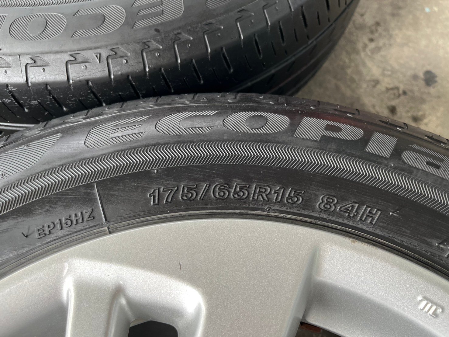 ล้อแม็ก Honda Jazz GK ขอบ 15 แถมยาง 175-65-15 Bridgestone ปลายปี 20 ล้อแม็ก Honda Jazz GK ขอบ 15 แถมยาง 175-65-15 Bridgestone ปลายปี 20