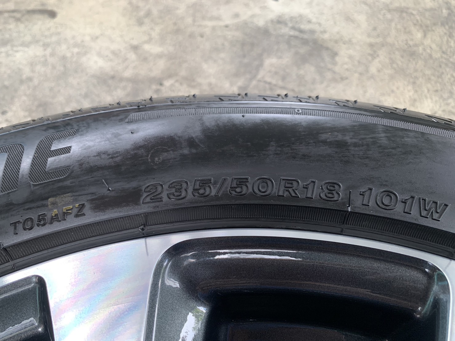 ล้อแม็กป้ายแดง Toyota Corolla Cross ขอบ 18 เทาหน้าเงา พร้อมยาง 235-50-18 Bridgestone ปี 21 ล้อแม็กป้ายแดง Toyota Corolla Cross ขอบ 18 เทาหน้าเงา พร้อมยาง 235-50-18 Bridgestone ปี 21