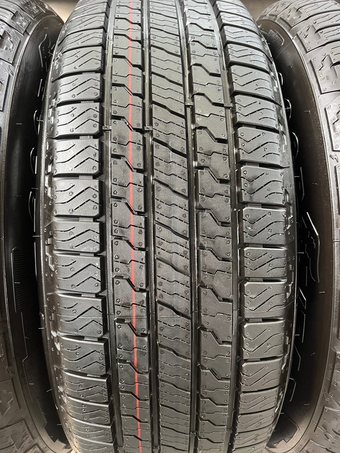 ยางใหม่ป้ายแดง 255-65-18 Goodyear ปี 25 ใหม่กริ๊บ เหมาะสำหรับ รถกระบะตัวสูง และ SUV ทุกรุ่น