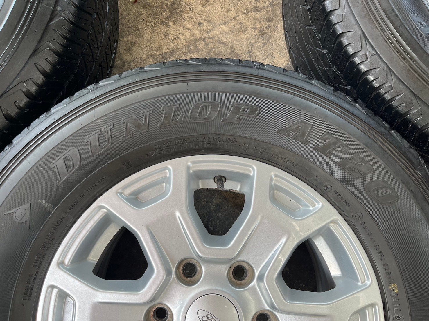 ล้อแม็ก Ford Ranger ขอบ 16 พร้อมยาง 255-70-16 Dunlop ปี 19