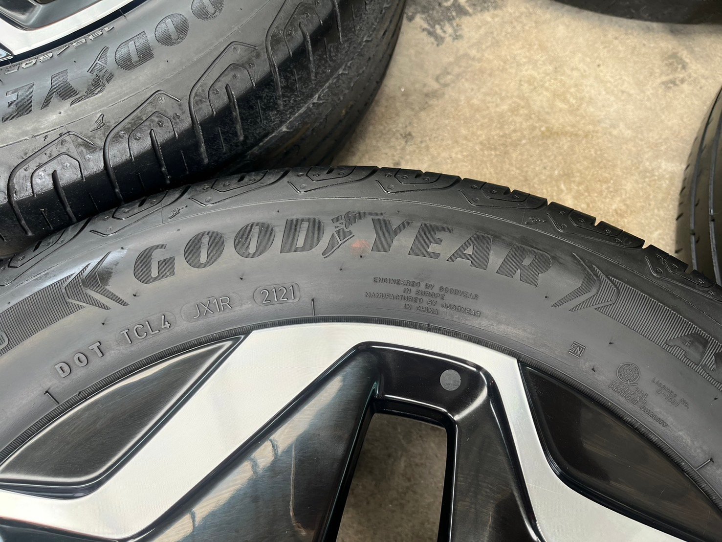 ล้อแม็ก 4รู100 BYD รุ่นใหม่ล่าสุด ขอบ 16 ดำหน้าเงา แถมยาง 195-60-16 Goodyear ปี 21