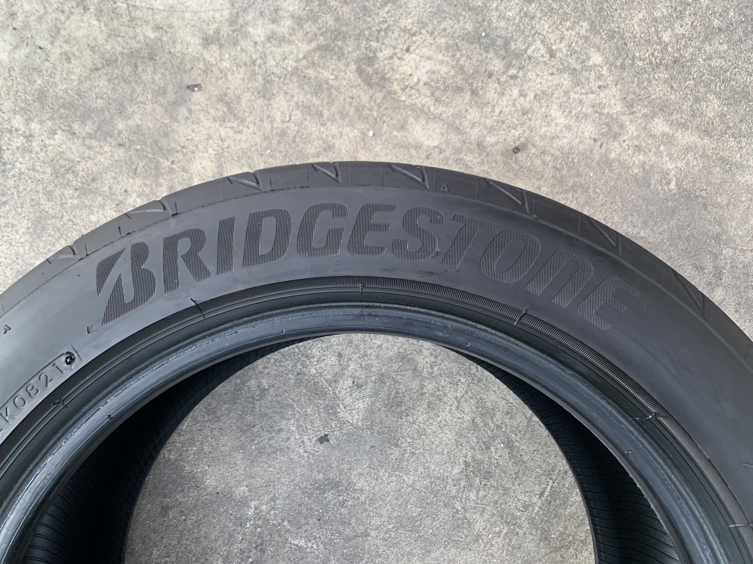 ยาง 195-55-15 Bridgestone ปี 21 สภาพสวย ยาง 195-55-15 Bridgestone ปี 21 สภาพสวย