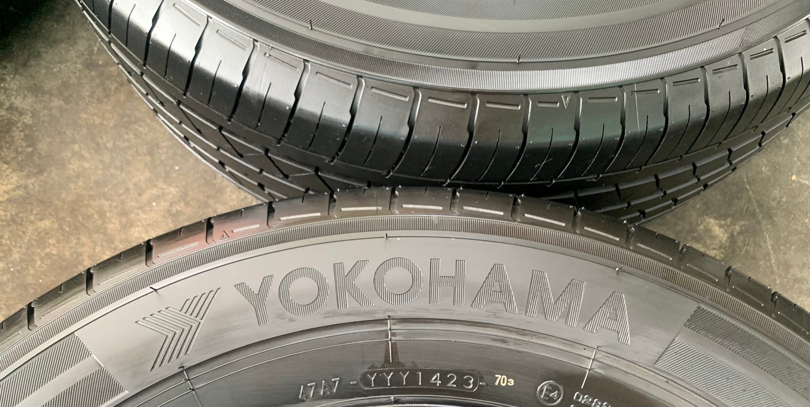 ยางป้ายแดง 235-65-16 Yokohama ปี 23 ใส่กับ รถตู้ ,รถกระบะตัวเตี้ย ได้เลย ยางป้ายแดง 235-65-16 Yokohama ปี 23 ใส่กับ รถตู้ ,รถกระบะตัวเตี้ย ได้เลย