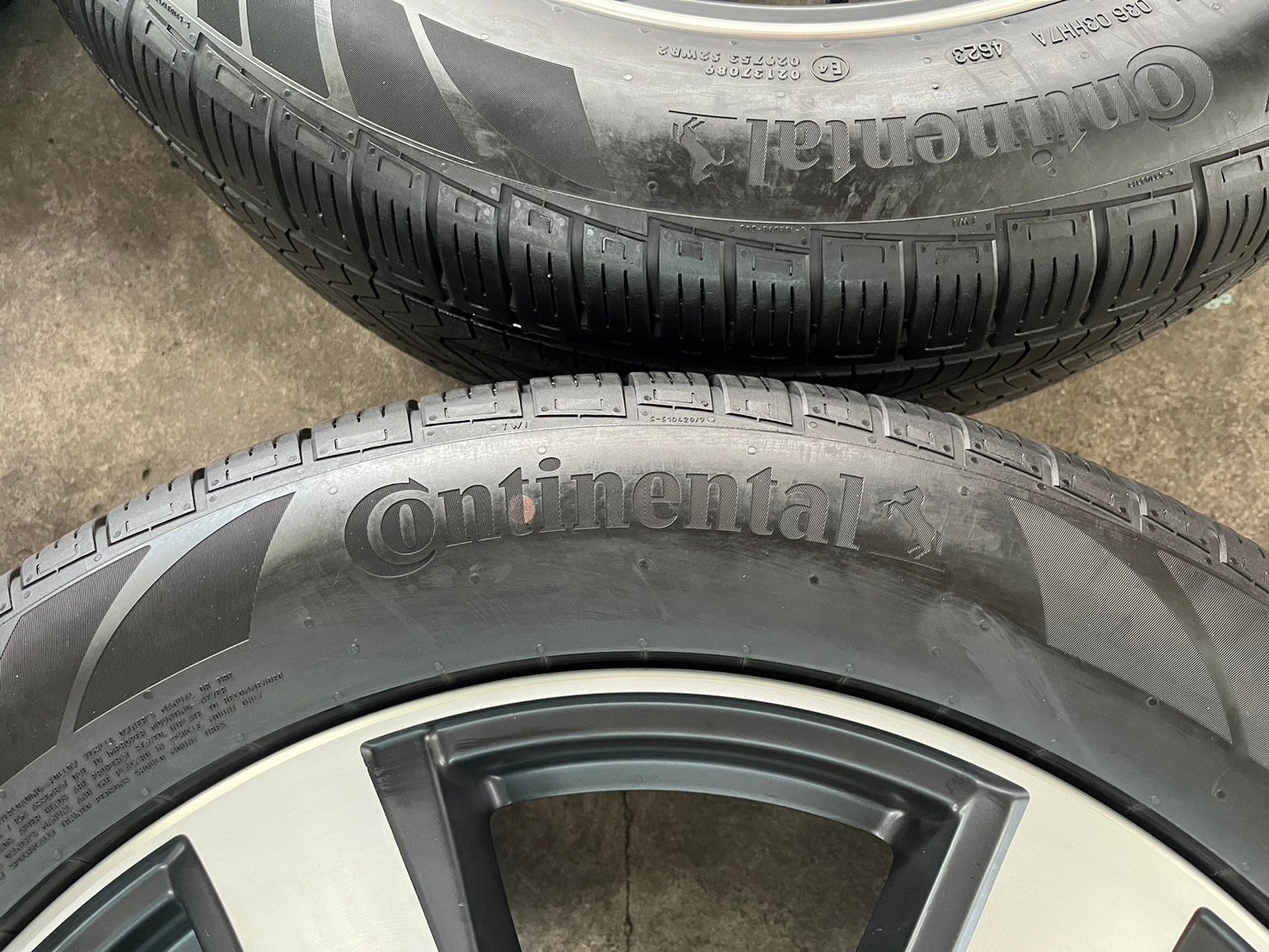 ล้อแม็ก Toyota Fortuner TRDแท้ ขอบ 20 ดำหน้าเงา พร้อมยาง 265-50-20 Continental ปี 23