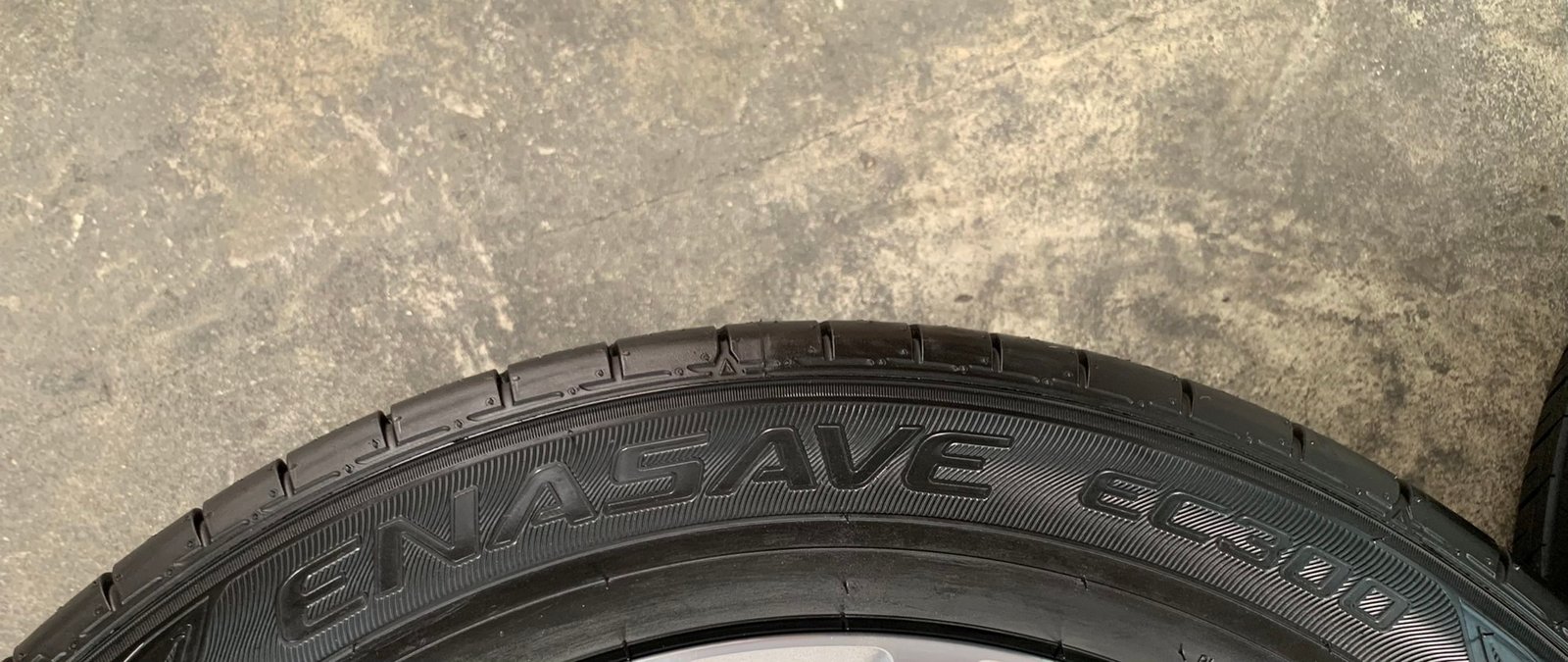 ยางใหม่ป้ายแดง 215-55-16 Dunlop ปี 22 ใหม่กริ๊บ ถอดจากรถใหม่ป้ายแดง ยางใหม่ป้ายแดง 215-55-16 Dunlop ปี 22 ใหม่กริ๊บ ถอดจากรถใหม่ป้ายแดง
