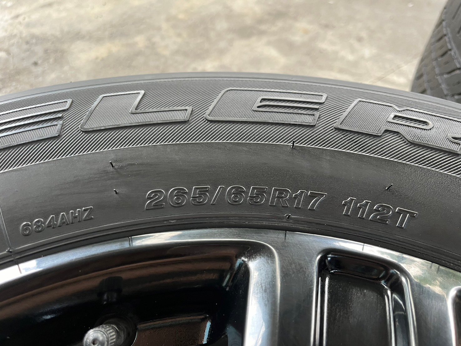 ล้อแม็ก Ford Ranger XLT ขอบ 17 สีดำ พร้อมยาง 265-65-17 Bridgestone ปลายปี 20