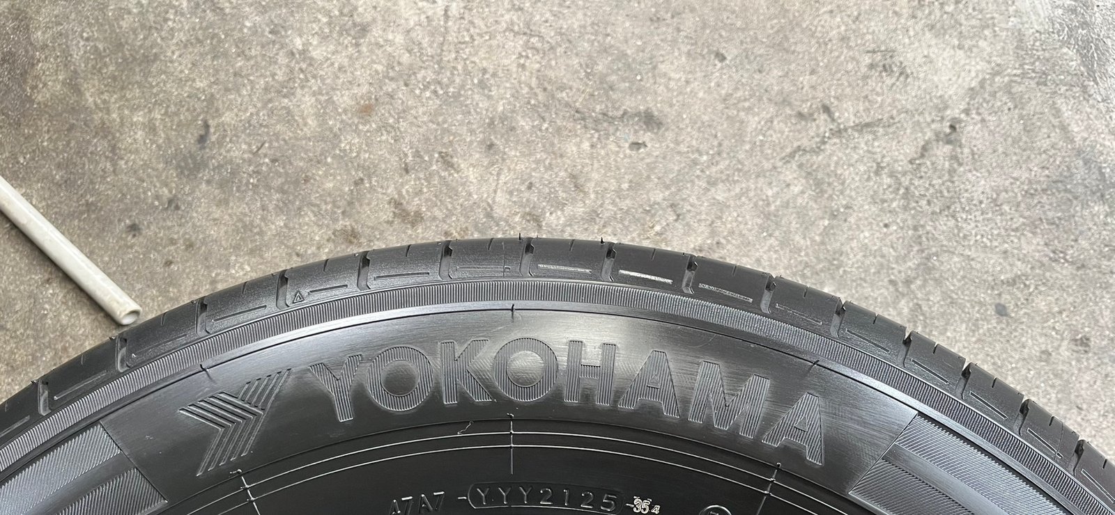 ยางป้ายแดง 235-65-16 Yokohama ปี 25 ใส่กับ รถตู้ ,รถกระบะตัวเตี้ย ได้เลย ยางป้ายแดง 235-65-16 Yokohama ปี 25 ใส่กับ รถตู้ ,รถกระบะตัวเตี้ย ได้เลย