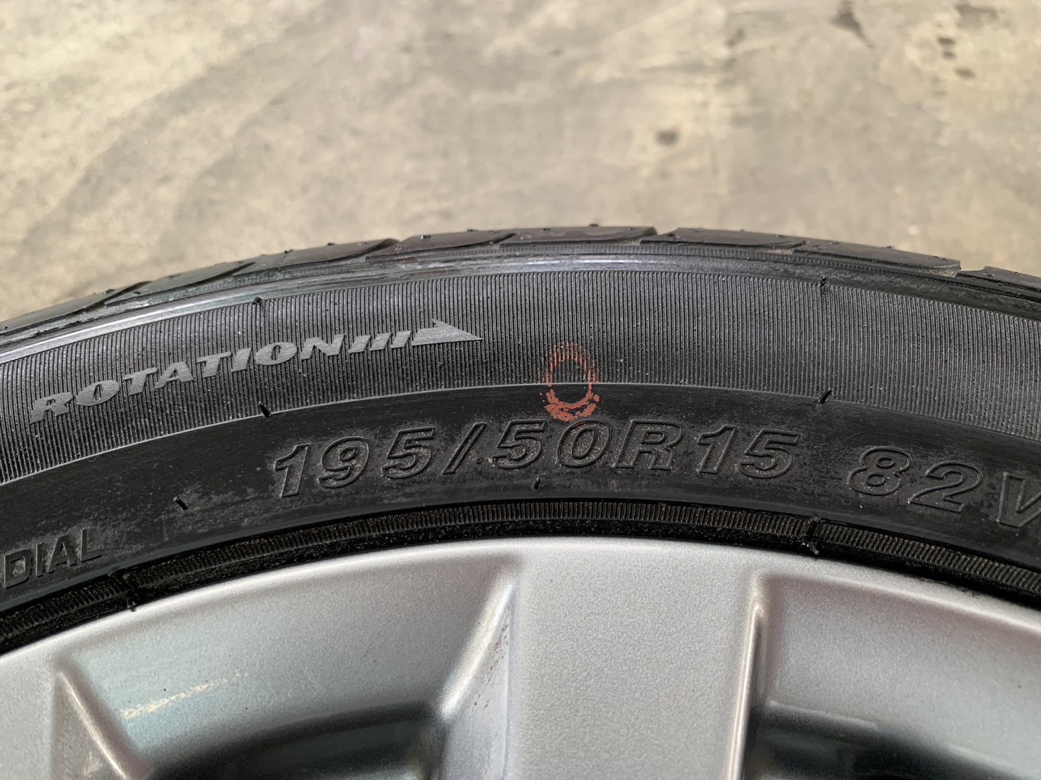 ล้อแม็ก Mitsu Attrage ขอบ 15 สีเทา พร้อมยางใหม่ 195-50-15 GOODRIDE ปี 21 ล้อแม็ก Mitsu Attrage ขอบ 15 สีเทา พร้อมยางใหม่ 195-50-15 GOODRIDE ปี 21