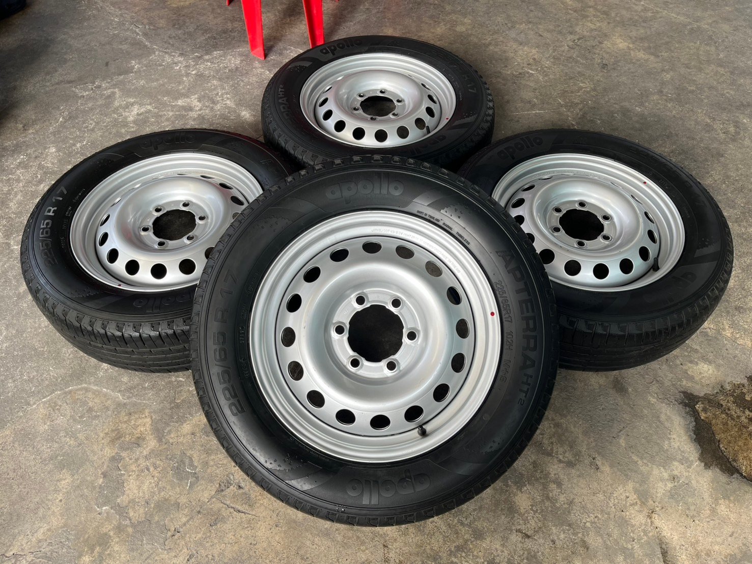 ล้อกระทะ 6รู139 Toyota ขอบ 17 แถมยาง 225-65-17 apollo ปี 19
