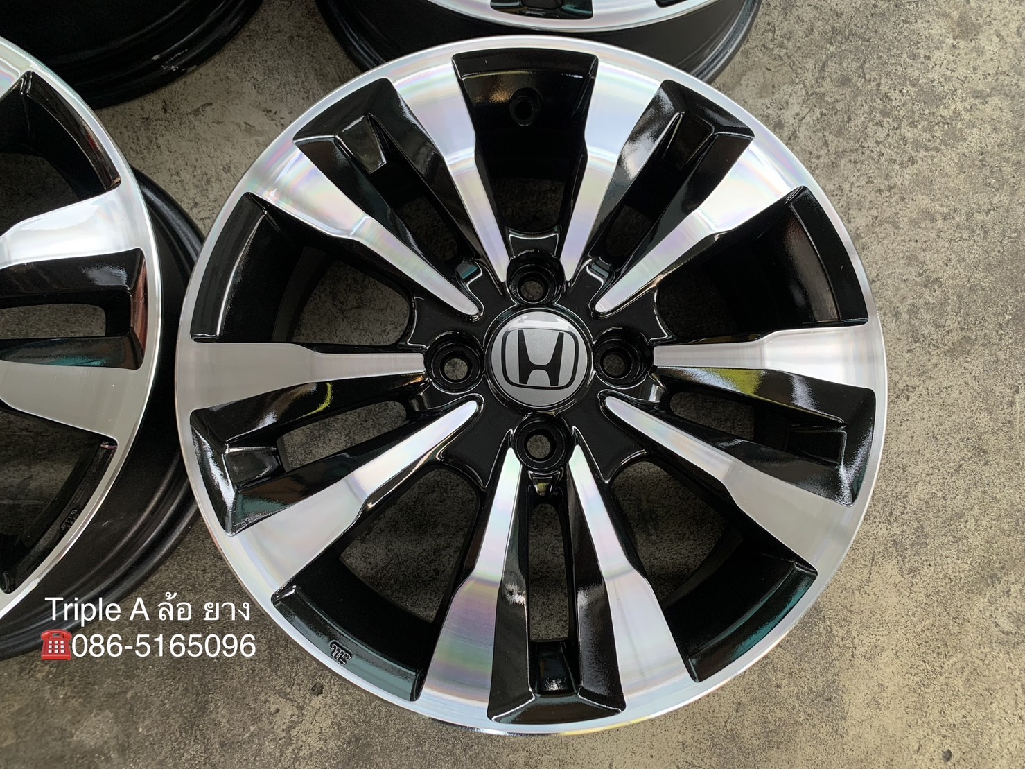ล้อแม็ก Honda City ขอบ 15 ดำหน้าเงา สวยกริ๊บ ล้อแม็ก Honda City ขอบ 15 ดำหน้าเงา สวยกริ๊บ