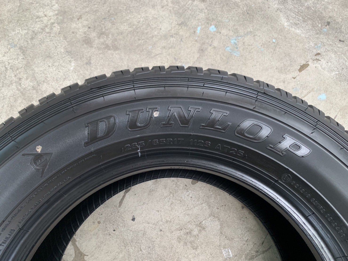 ยางใหม่ป้ายแดง 265-65-17 Dunlop ปี 22 ใหม่ยกห้าง สวยกริ๊บ เหมาะสำหรับ รถกระบะตัวสูง และ SUV ทุกรุ่น ยางใหม่ป้ายแดง 265-65-17 Dunlop ปี 22 ใหม่ยกห้าง สวยกริ๊บ เหมาะสำหรับ รถกระบะตัวสูง และ SUV ทุกรุ่น