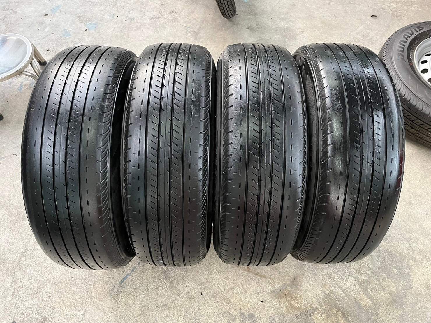 ล้อแม็ก 6รู139 Toyota ขอบ 15 บอร์นหน้าเงา แถมยาง 205-70-15 Bridgestone ปี 20 ล้อแม็ก 6รู139 Toyota ขอบ 15 บอร์นหน้าเงา แถมยาง 205-70-15 Bridgestone ปี 20