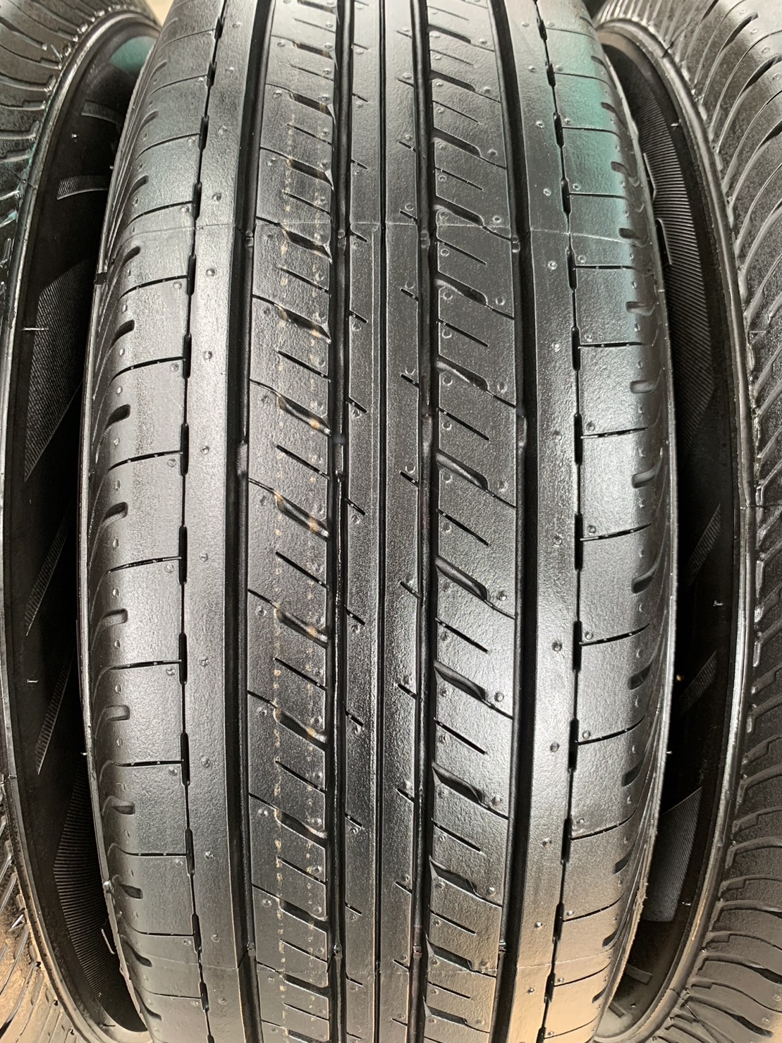 ยางป้ายแดง 215-70-15 Bridgestone ปลายปี 22 สวยกริ๊บ ใส่กับ รถกระบะตัวเตี้ย ได้ทุกรุ่น ยางป้ายแดง 215-70-15 Bridgestone ปลายปี 22 สวยกริ๊บ ใส่กับ รถกระบะตัวเตี้ย ได้ทุกรุ่น