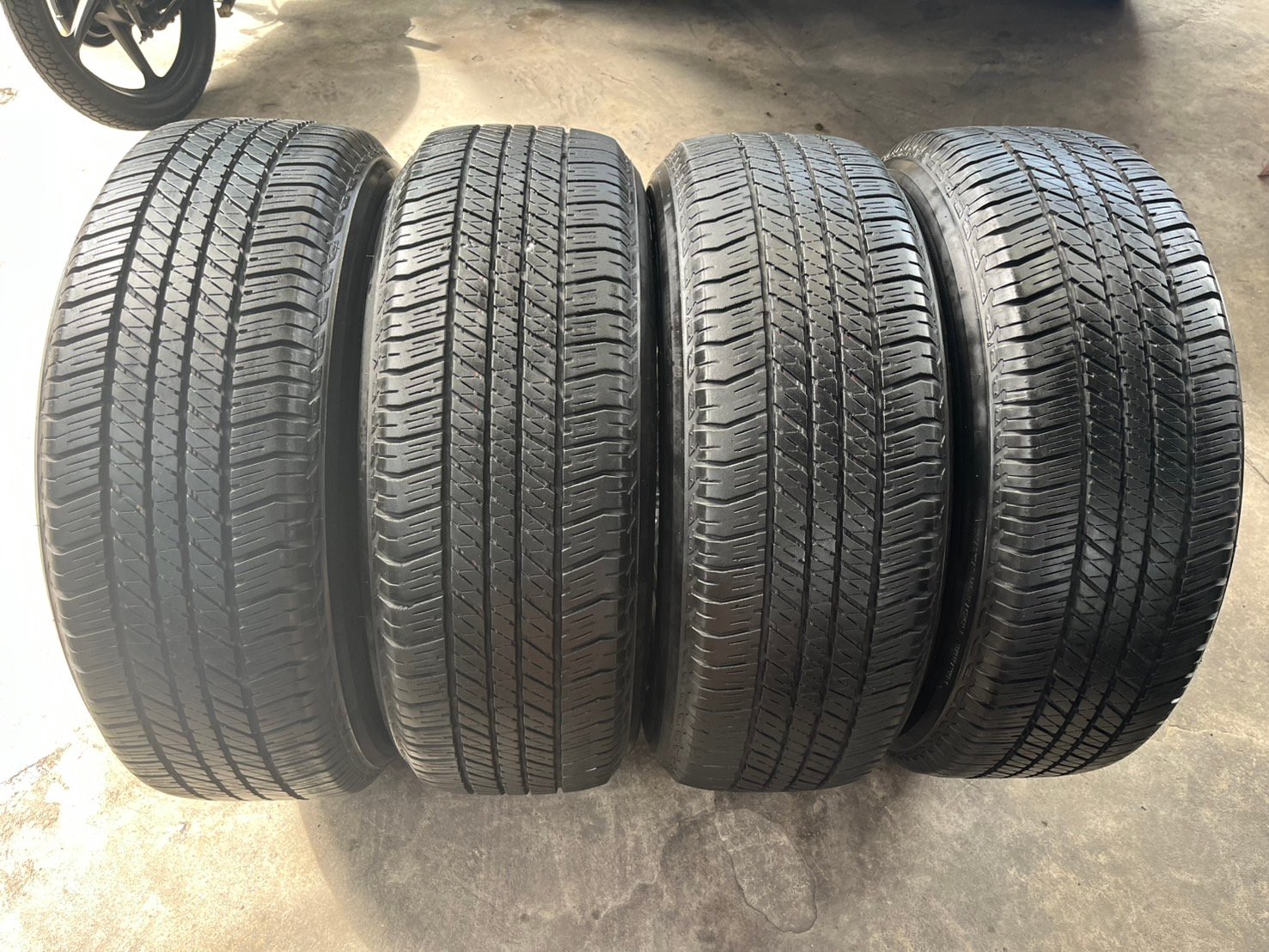 ล้อแม็ก Ford Ranger XLT ขอบ 17 สีบอร์น แถมยาง 255-65-17 Bridgestone ปลายปี 19 ล้อแม็ก Ford Ranger XLT ขอบ 17 สีบอร์น แถมยาง 255-65-17 Bridgestone ปลายปี 19
