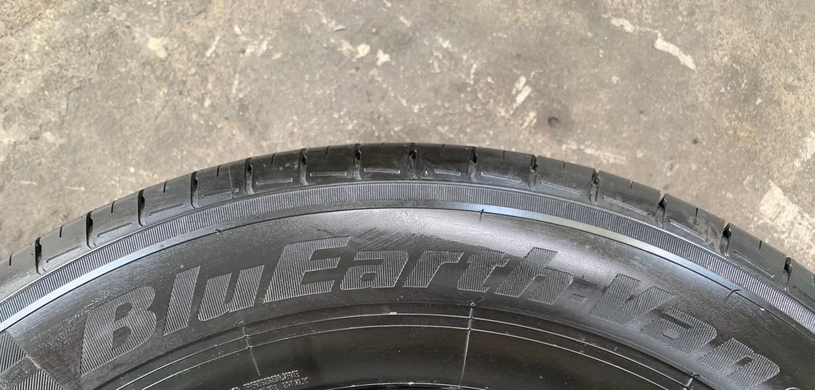 ยางป้ายแดง 235-65-16 Yokohama ปลายปี 22 สวยกริ๊บ ถอดจากรถป้ายแดง